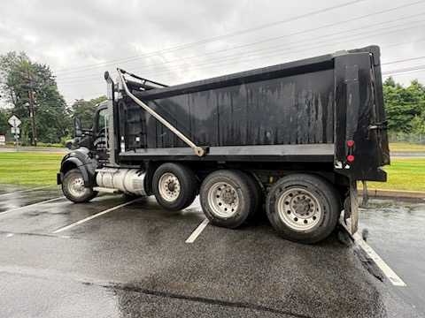 2023 Kenworth T800 Dump Truck — photo 4