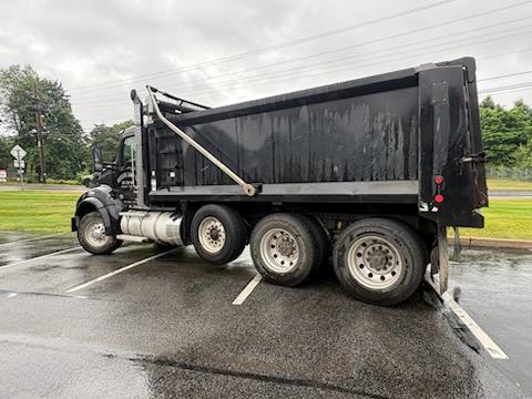 2023 Kenworth T800 Dump Truck - image 4