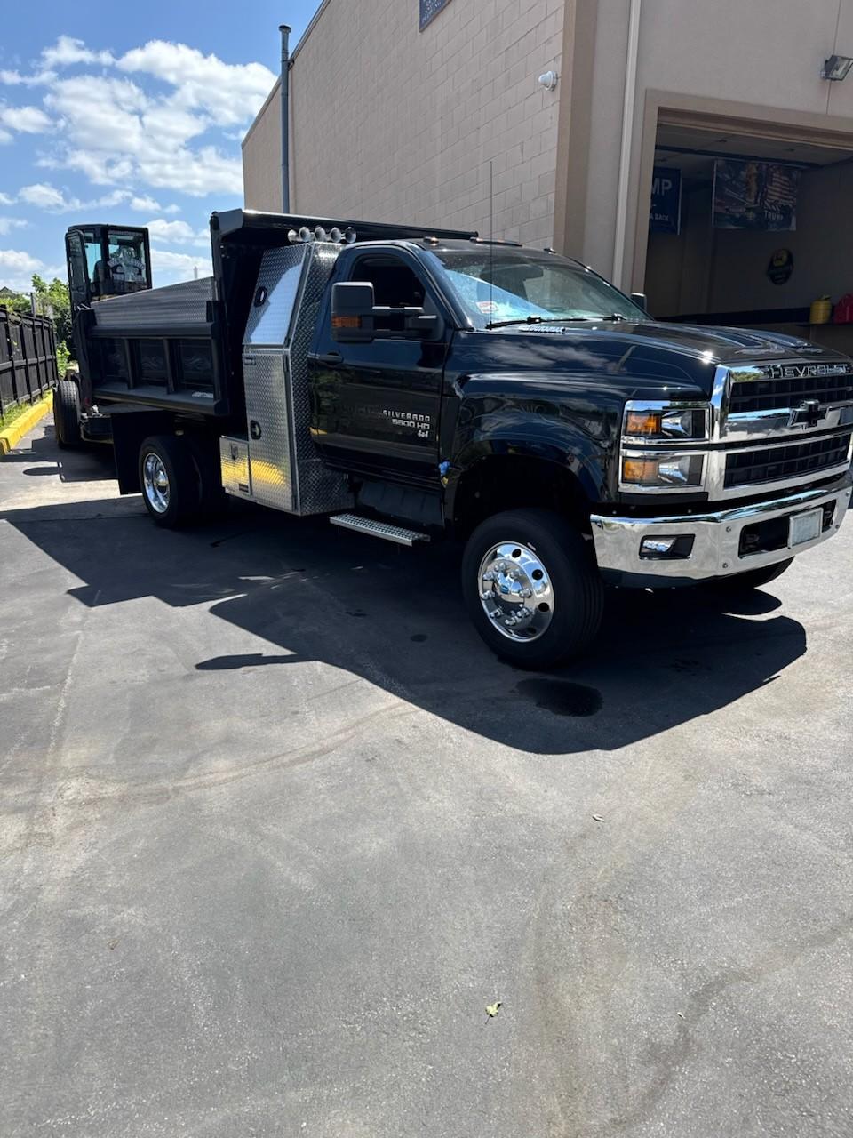 2022 Chevrolet 5500HD 4x4 Dump Truck - image 1