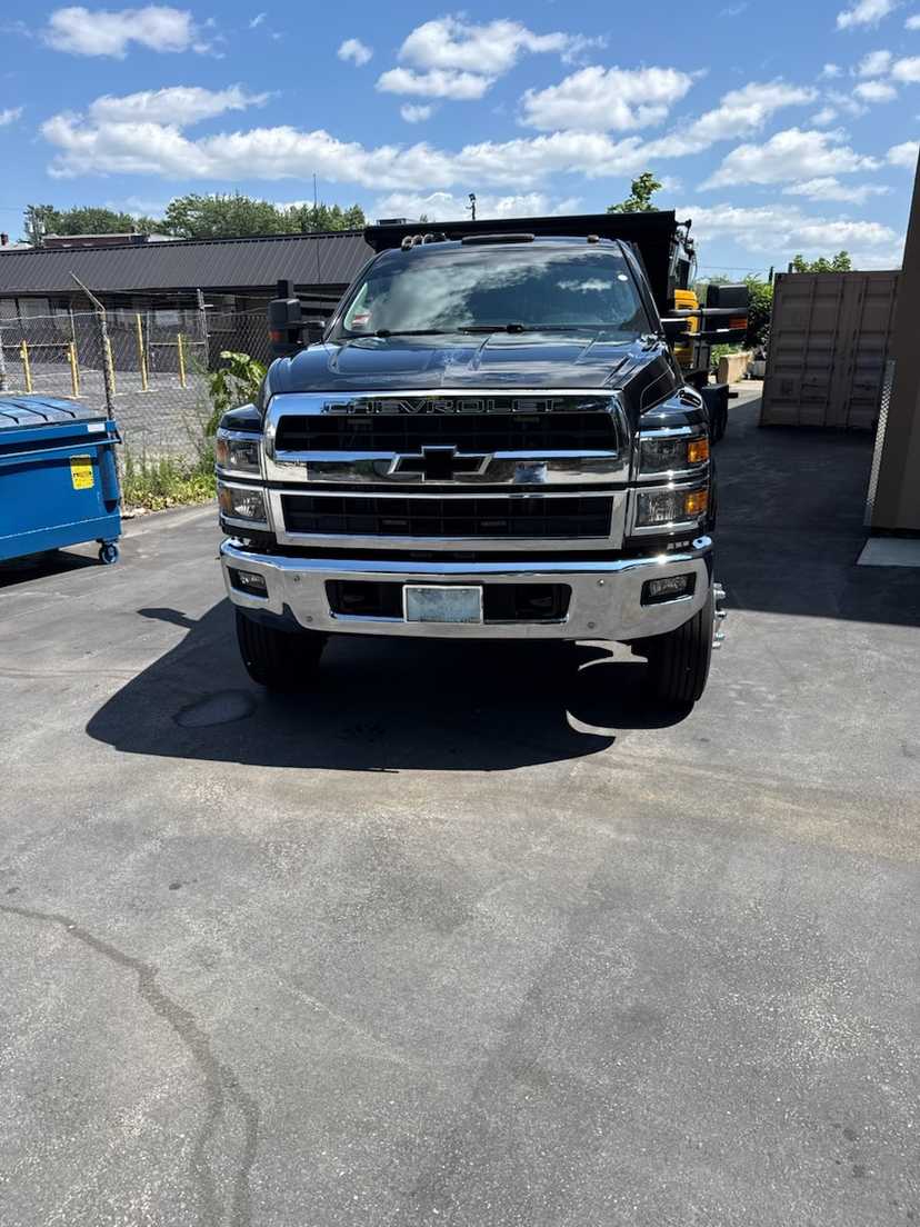 2022 Chevrolet 5500HD 4x4 Dump Truck — photo 2