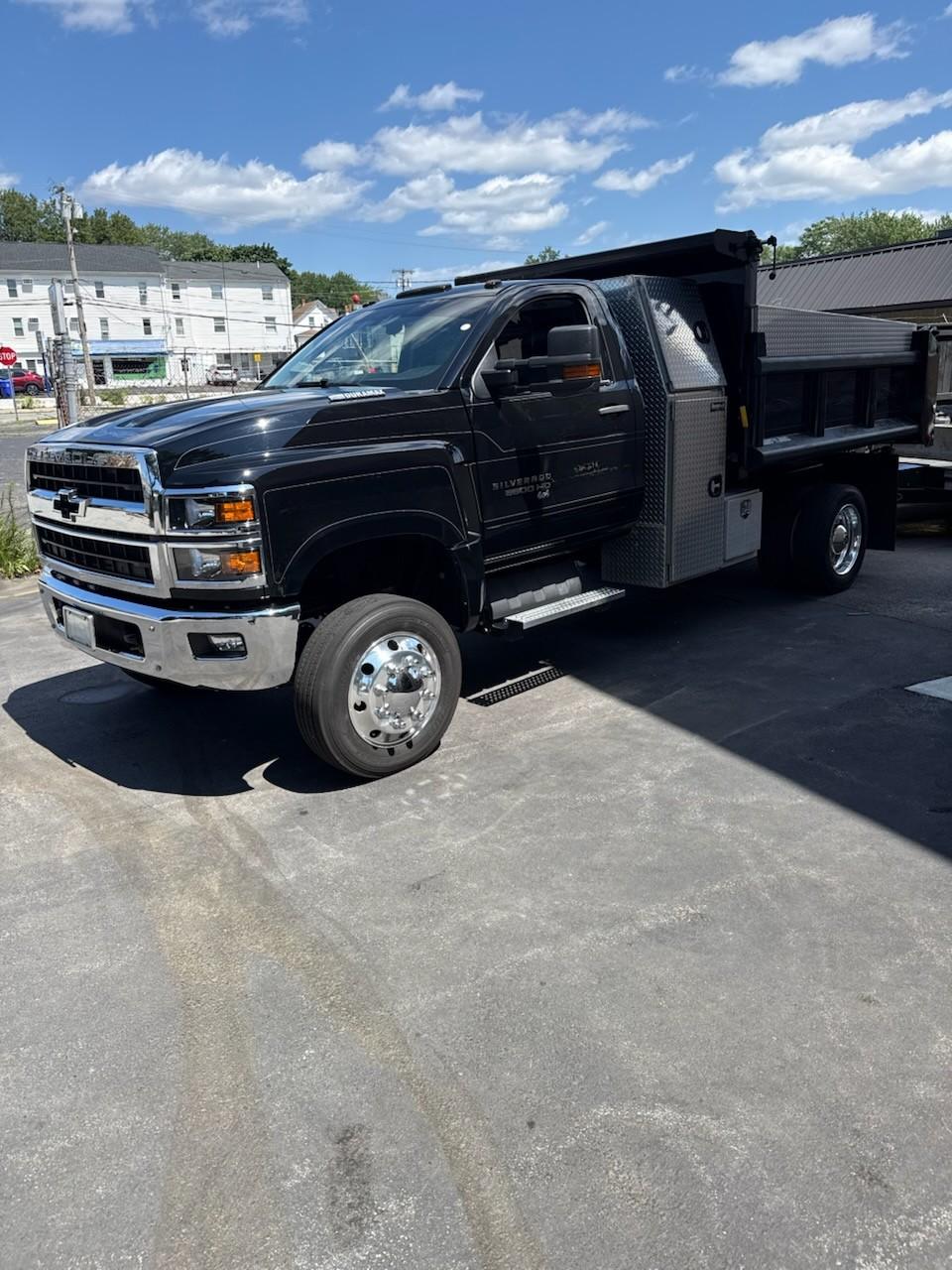 2022 Chevrolet 5500HD 4x4 Dump Truck - image 3