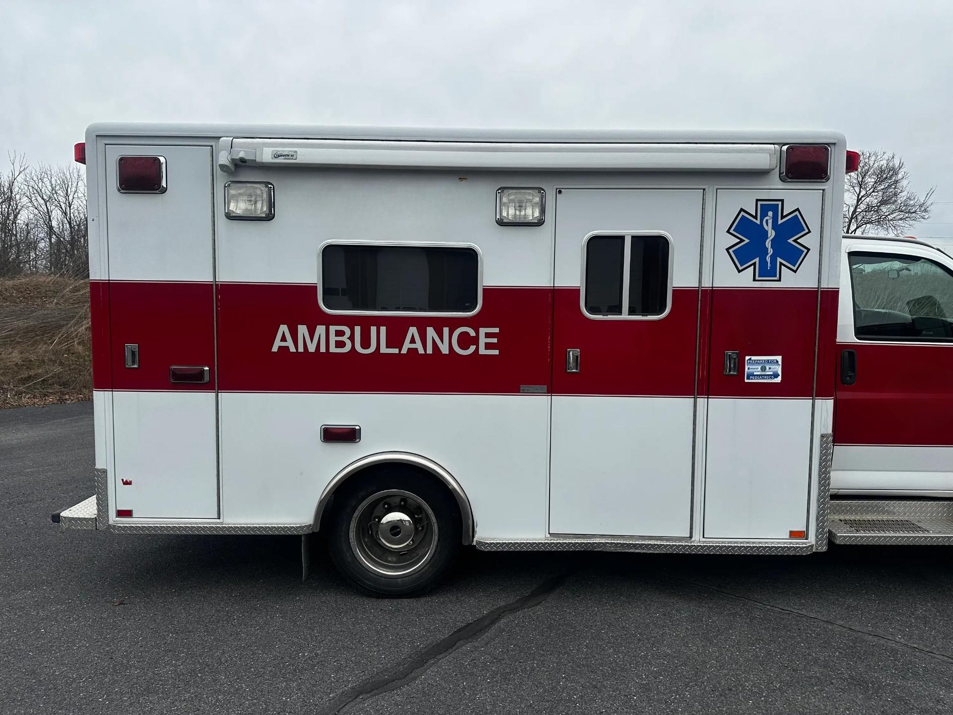 2005 Horton Chevrolet Type I Ambulance - image 4