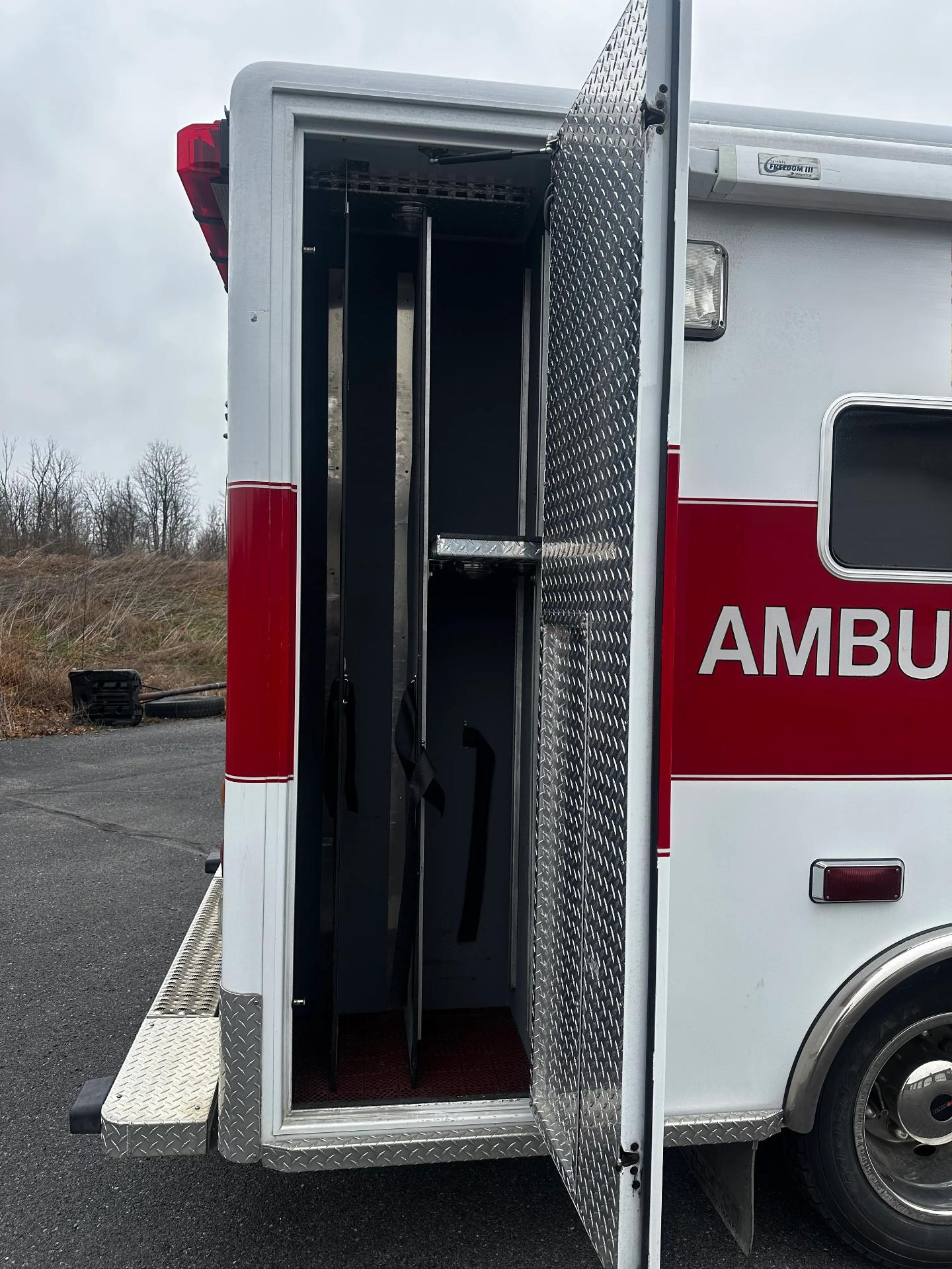 2005 Horton Chevrolet Type I Ambulance - image 15