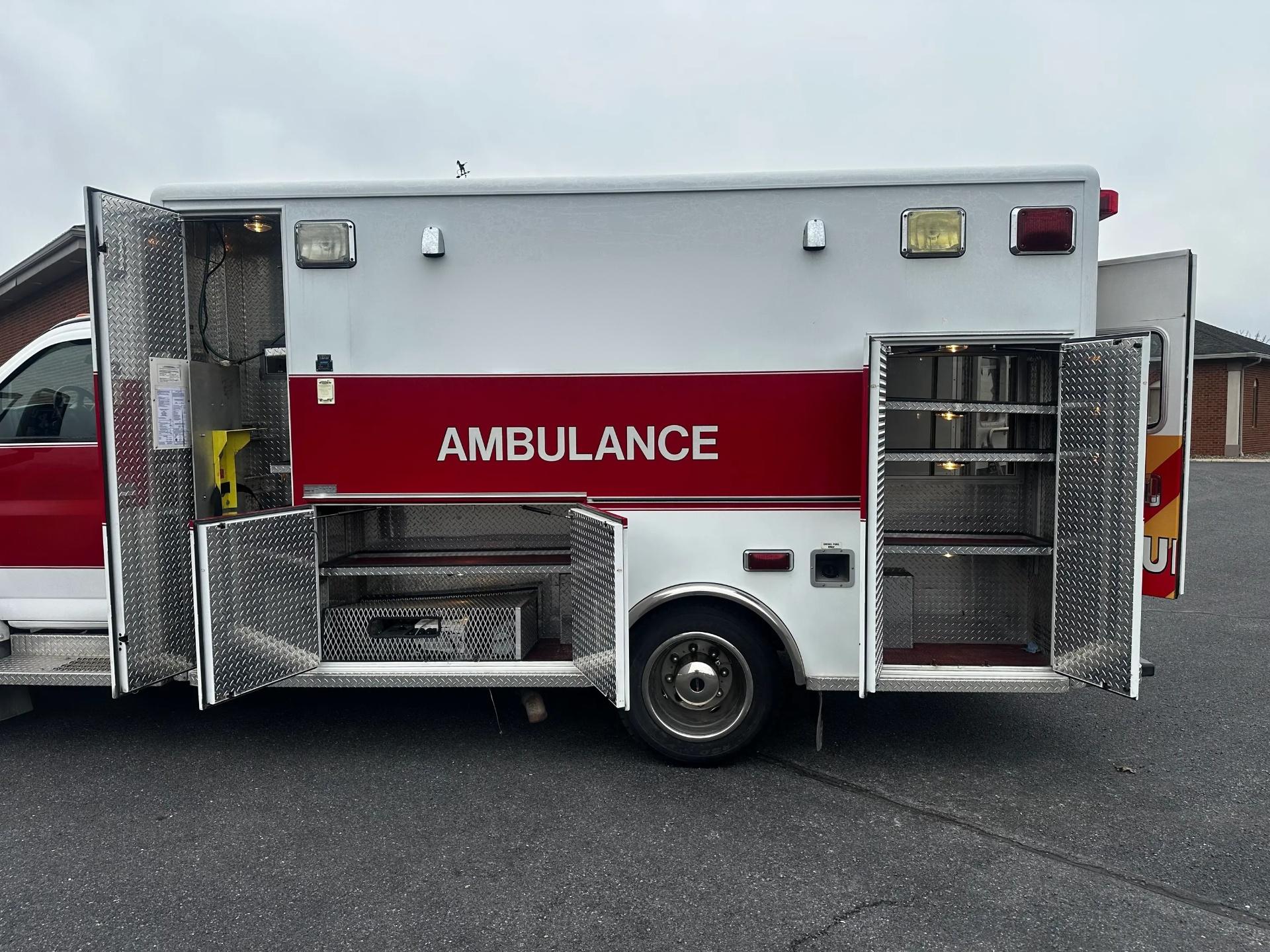 2005 Horton Chevrolet Type I Ambulance - image 10