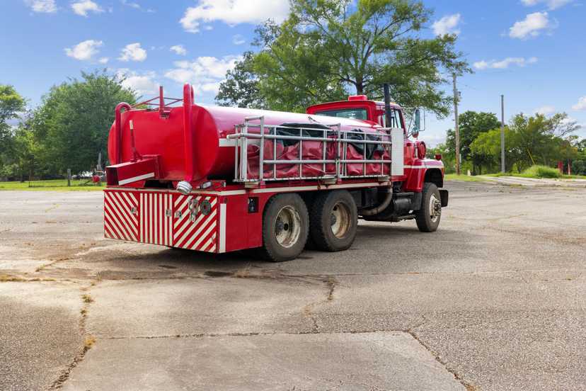 1997 Ford L8000 Pumper Tanker — photo 5