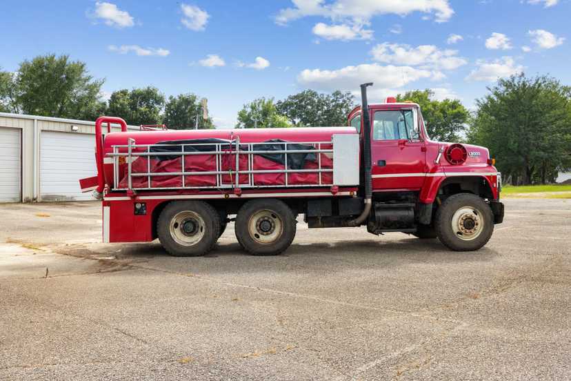 1997 Ford L8000 Pumper Tanker — photo 4