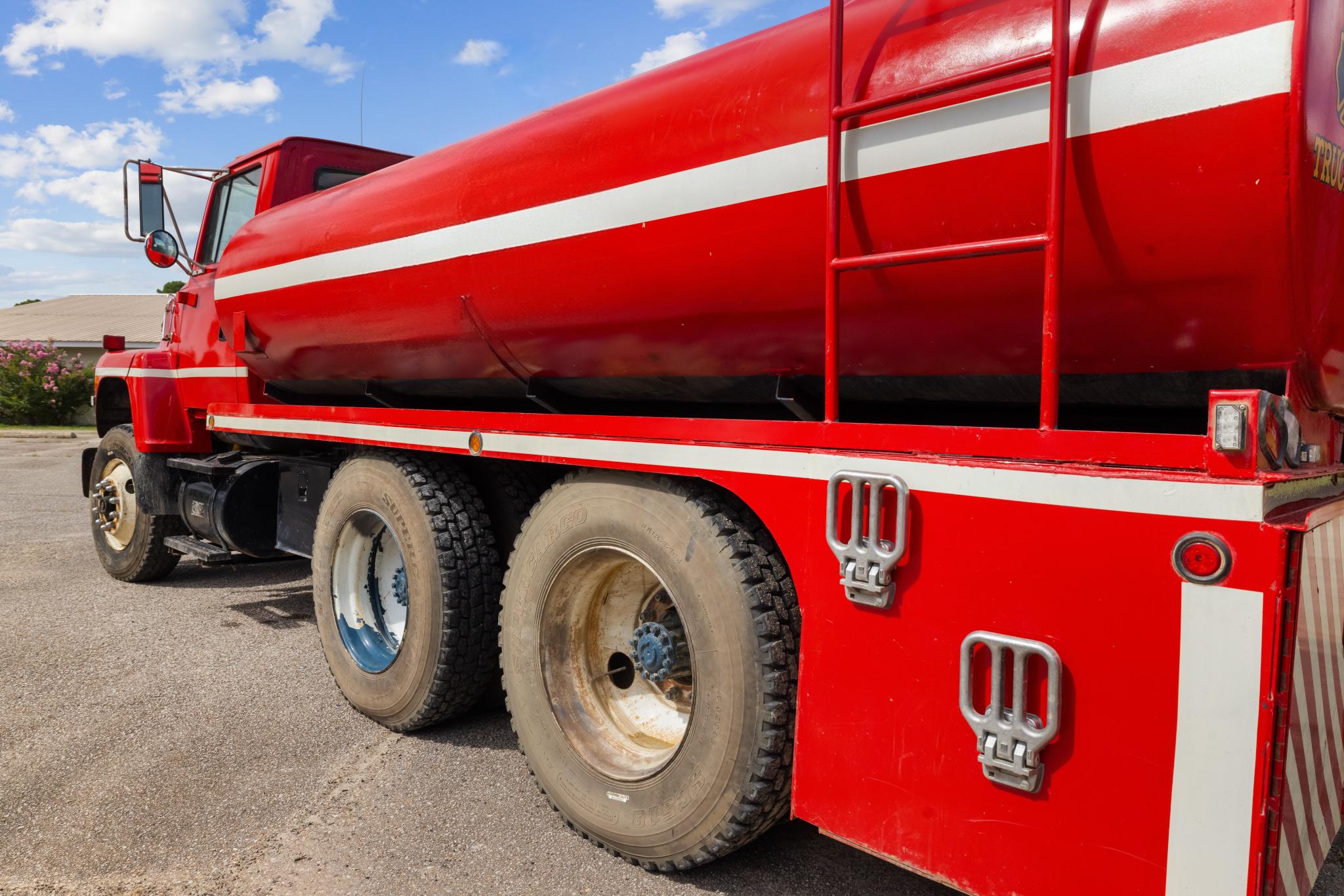 1997 Ford L8000 Pumper Tanker - image 18
