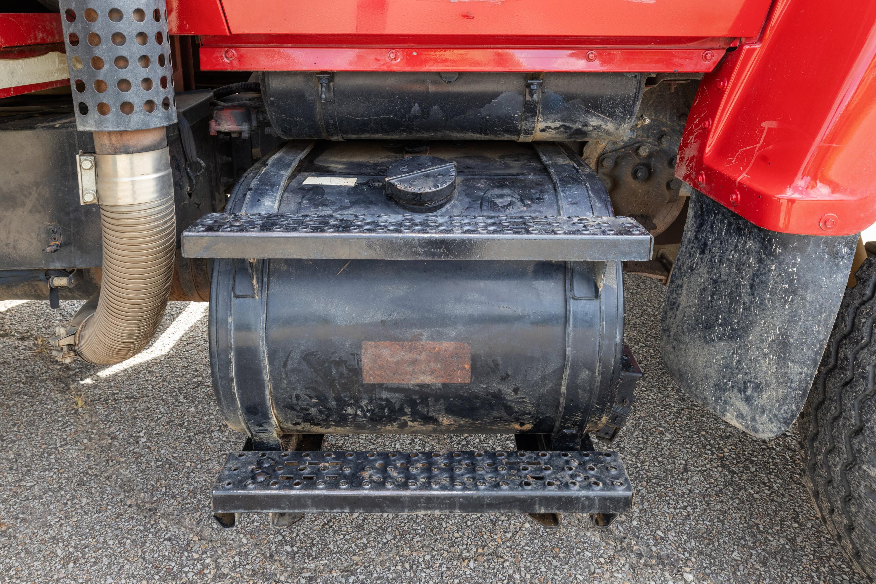 1997 Ford L8000 Pumper Tanker - image 27