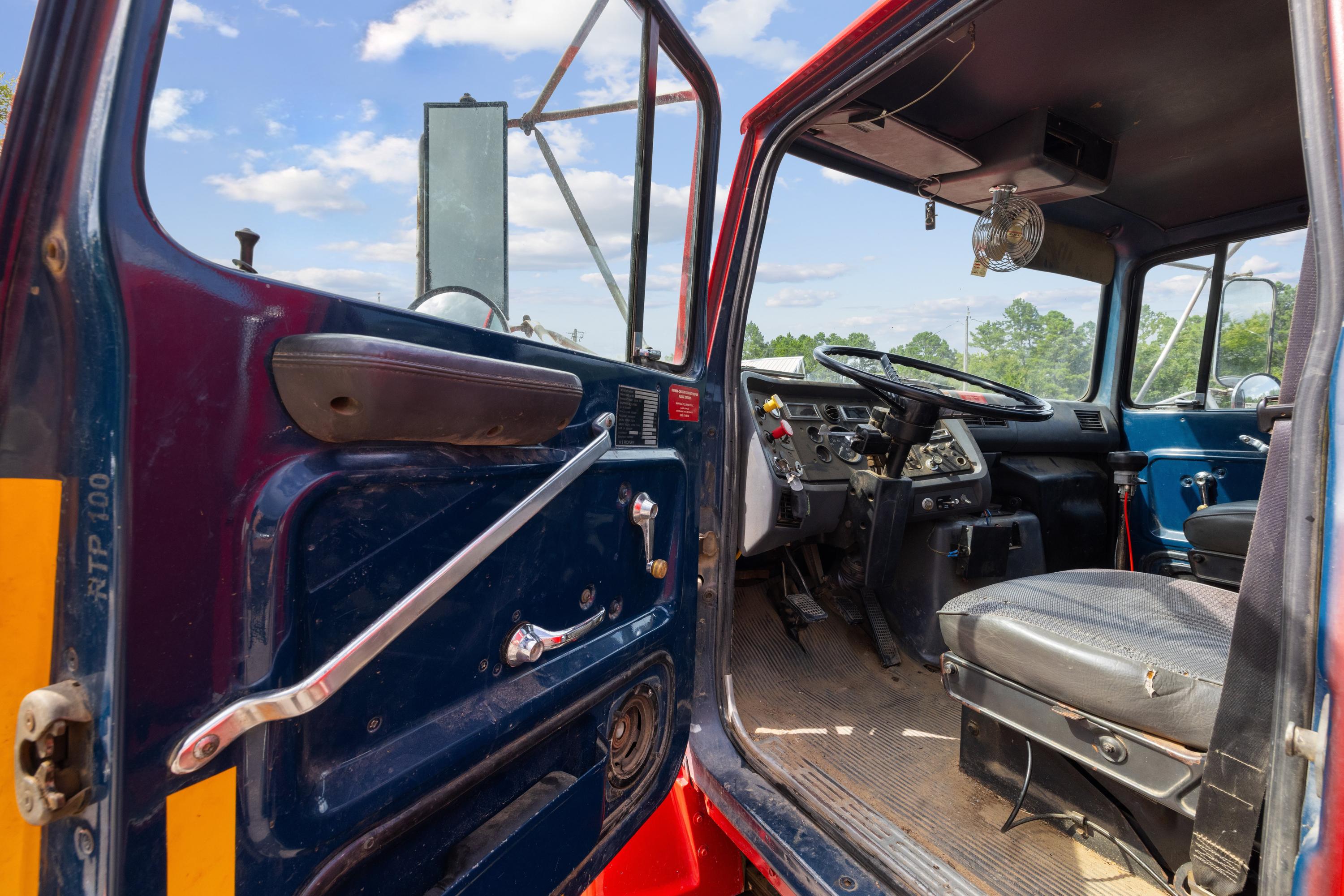 1997 Ford L8000 Pumper Tanker - image 28
