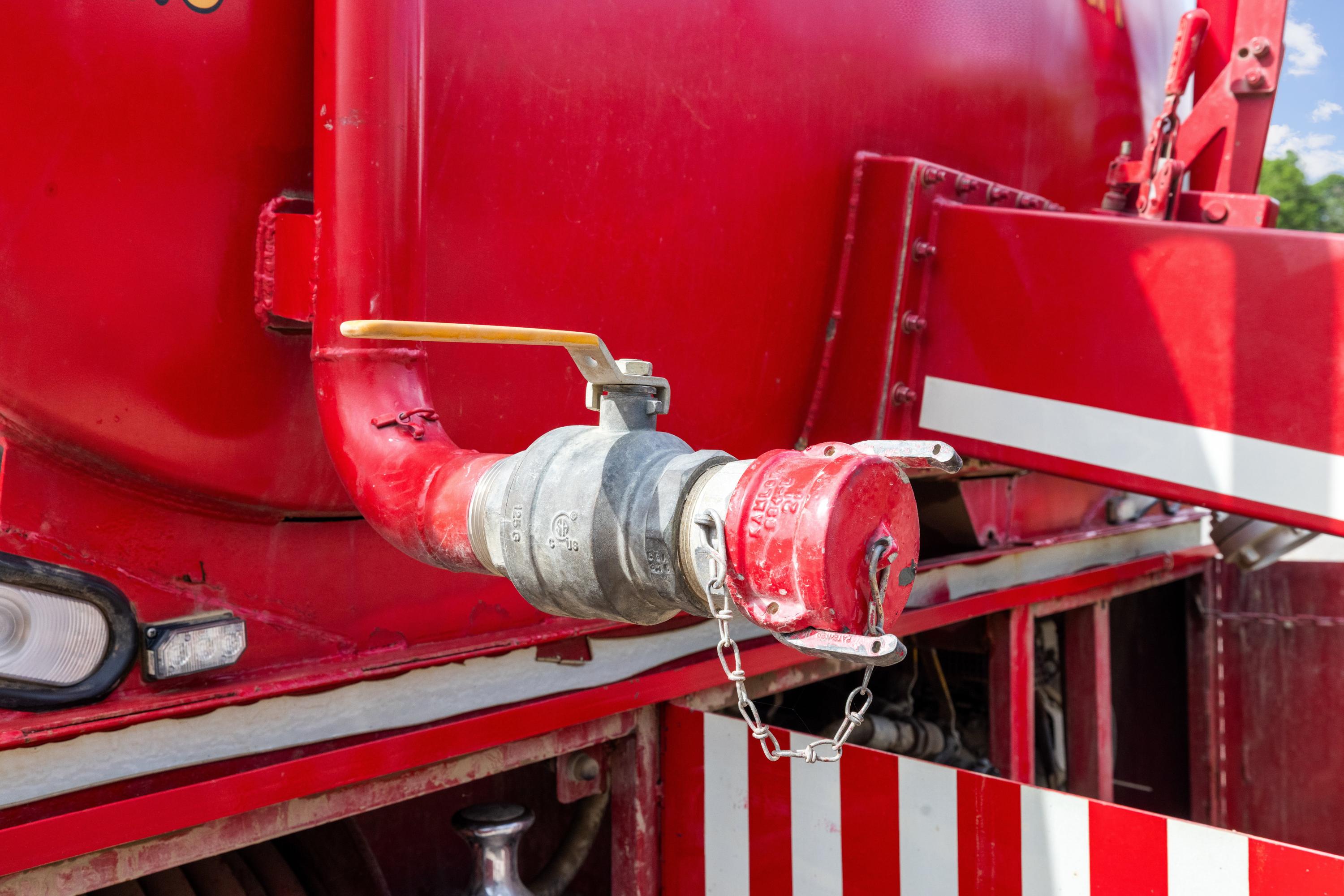 1997 Ford L8000 Pumper Tanker - image 25