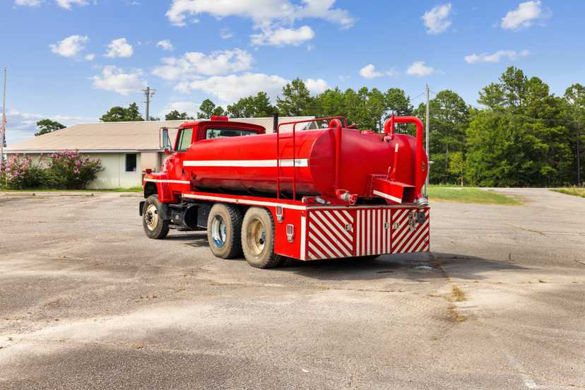 1997 Ford L8000 Pumper Tanker — photo 7