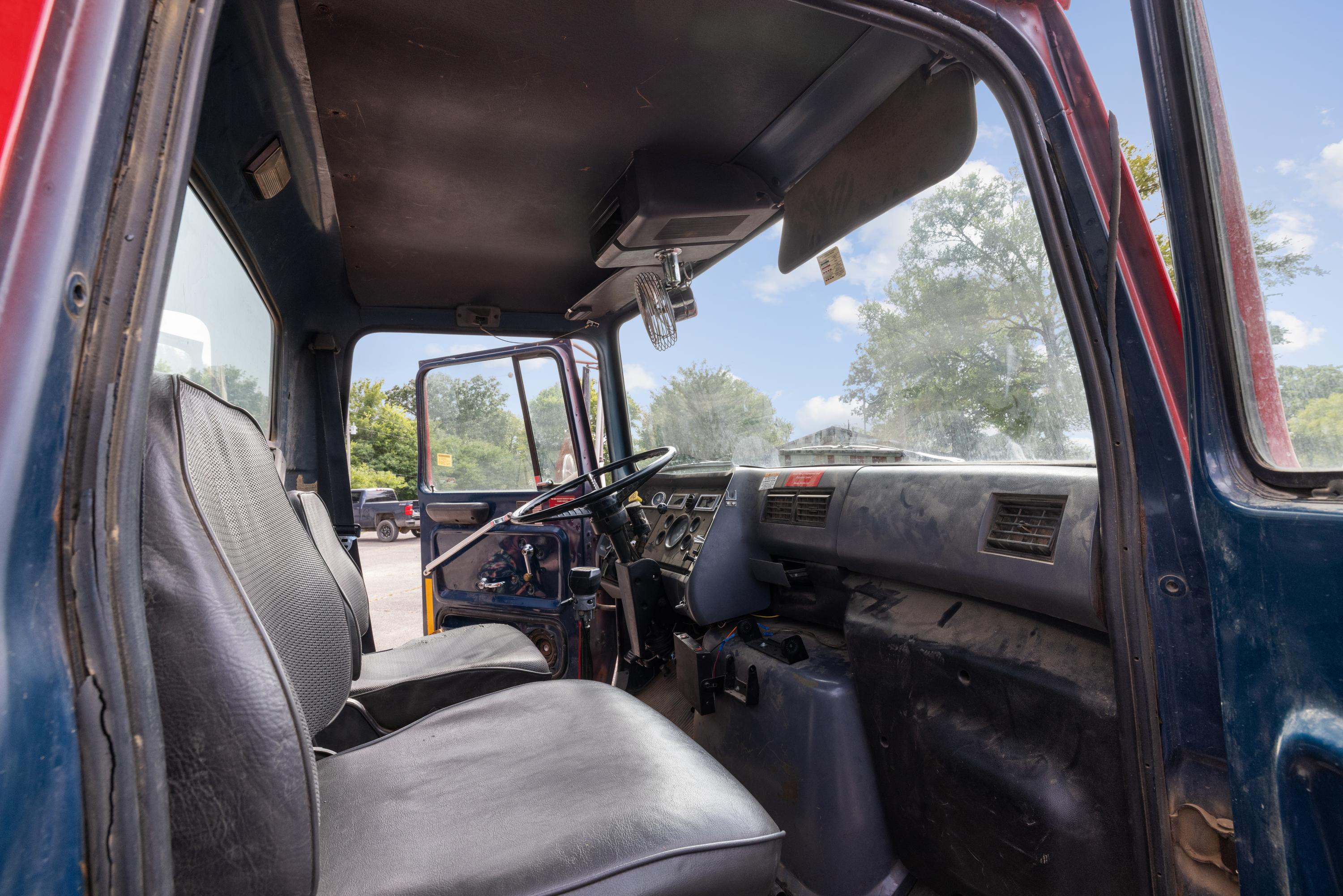 1997 Ford L8000 Pumper Tanker - image 32