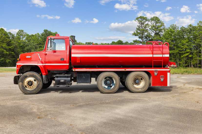 1997 Ford L8000 Pumper Tanker — photo 8