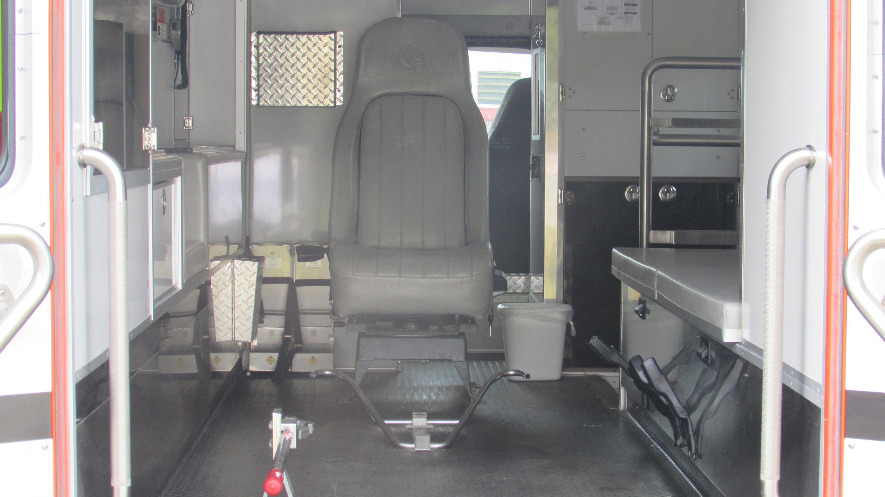 2013 Ford F650 Type I Horton Ambulance 2-wheel drive Ambulance - image 9