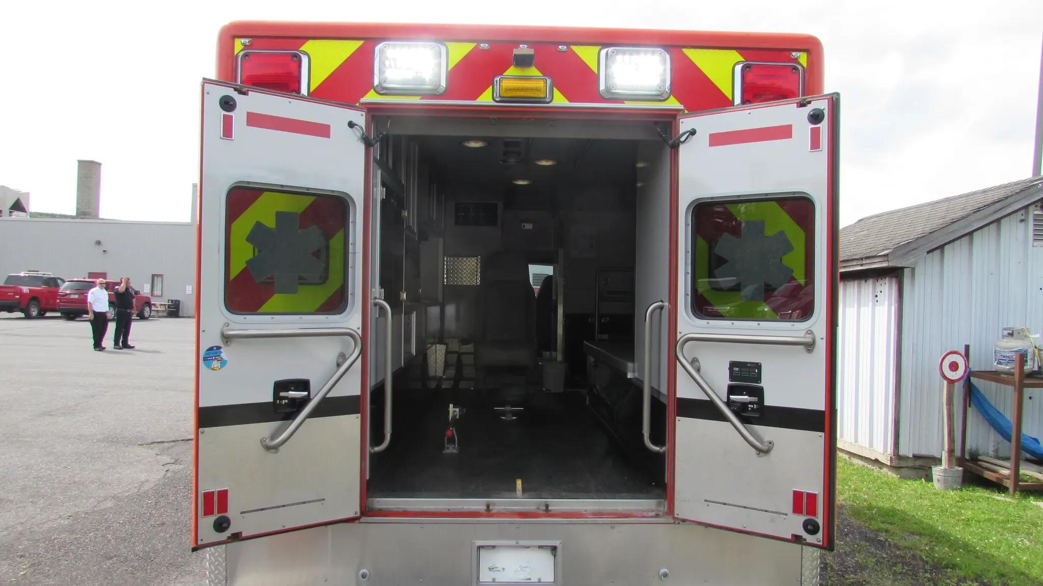 2013 Ford F650 Type I Horton Ambulance 2-wheel drive Ambulance - image 8