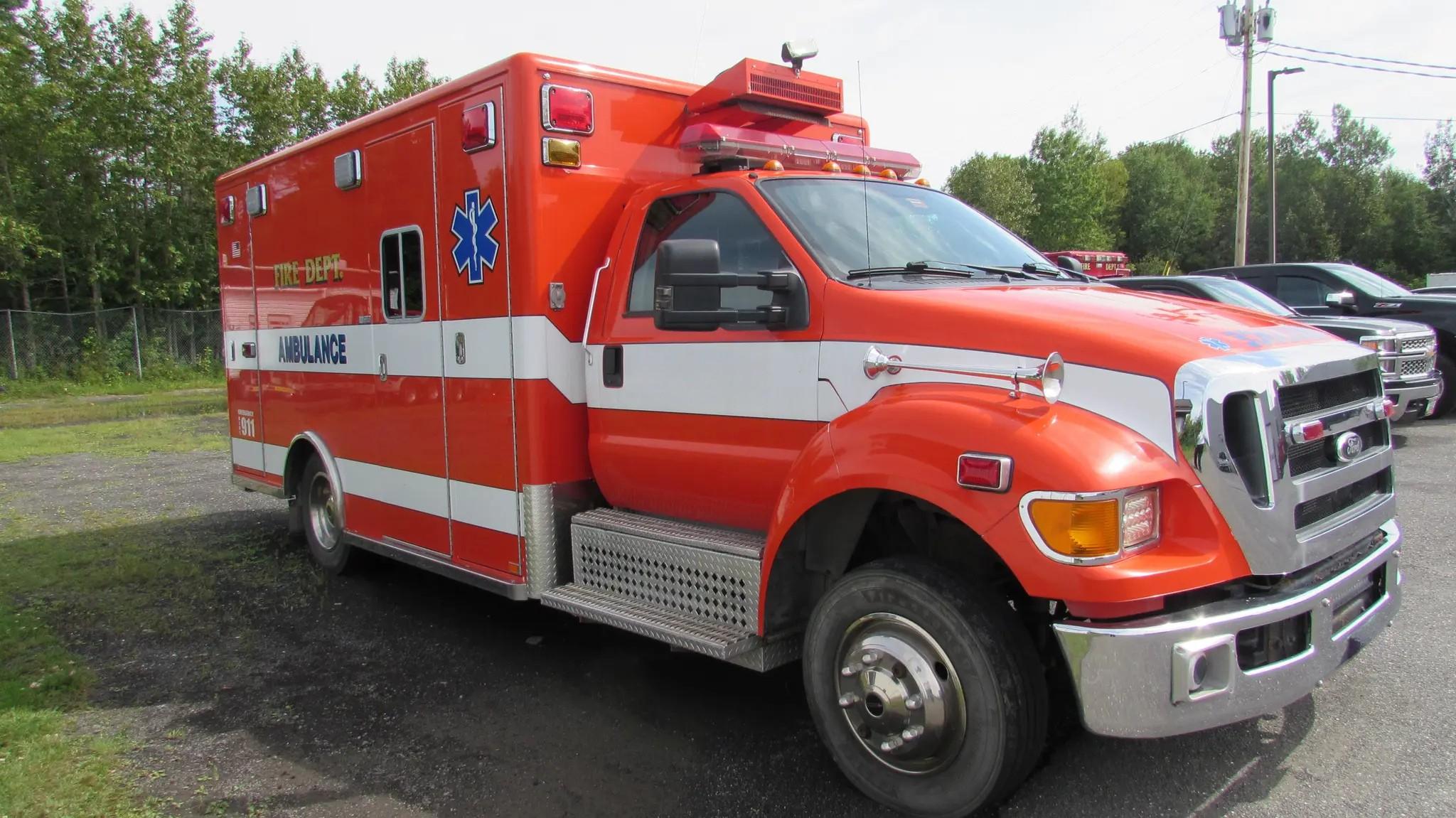 2013 Ford F650 Type I Horton Ambulance 2-wheel drive Ambulance - image 2