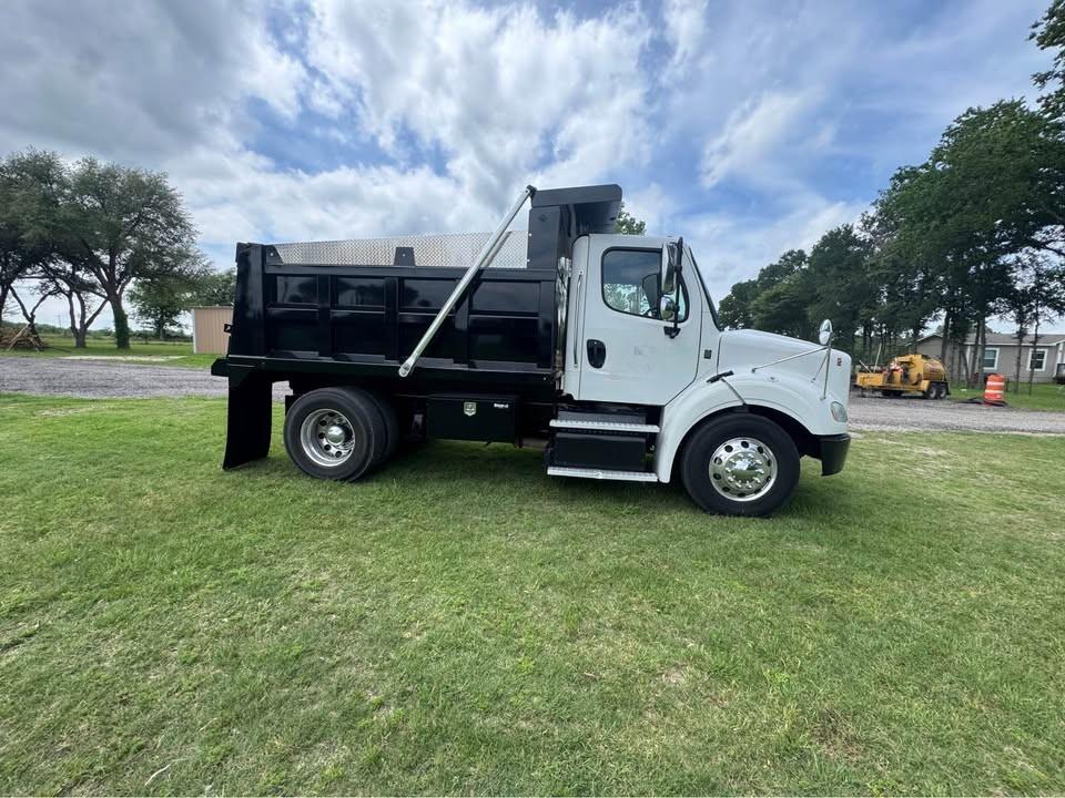 2017 Freightliner M2 Dump Truck - image 1