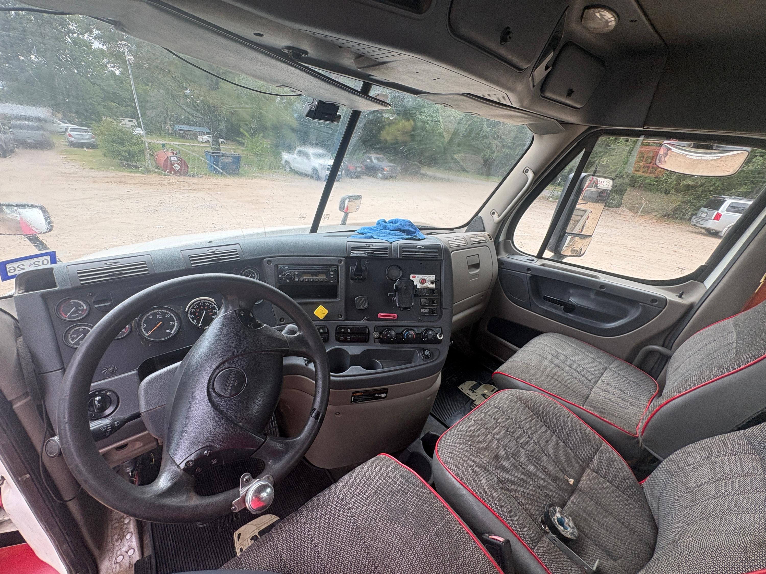 2009 Freightliner Cascadia Septic - image 6
