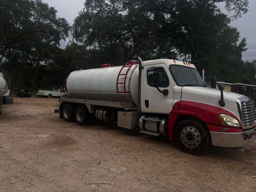 2009 Freightliner Cascadia Septic