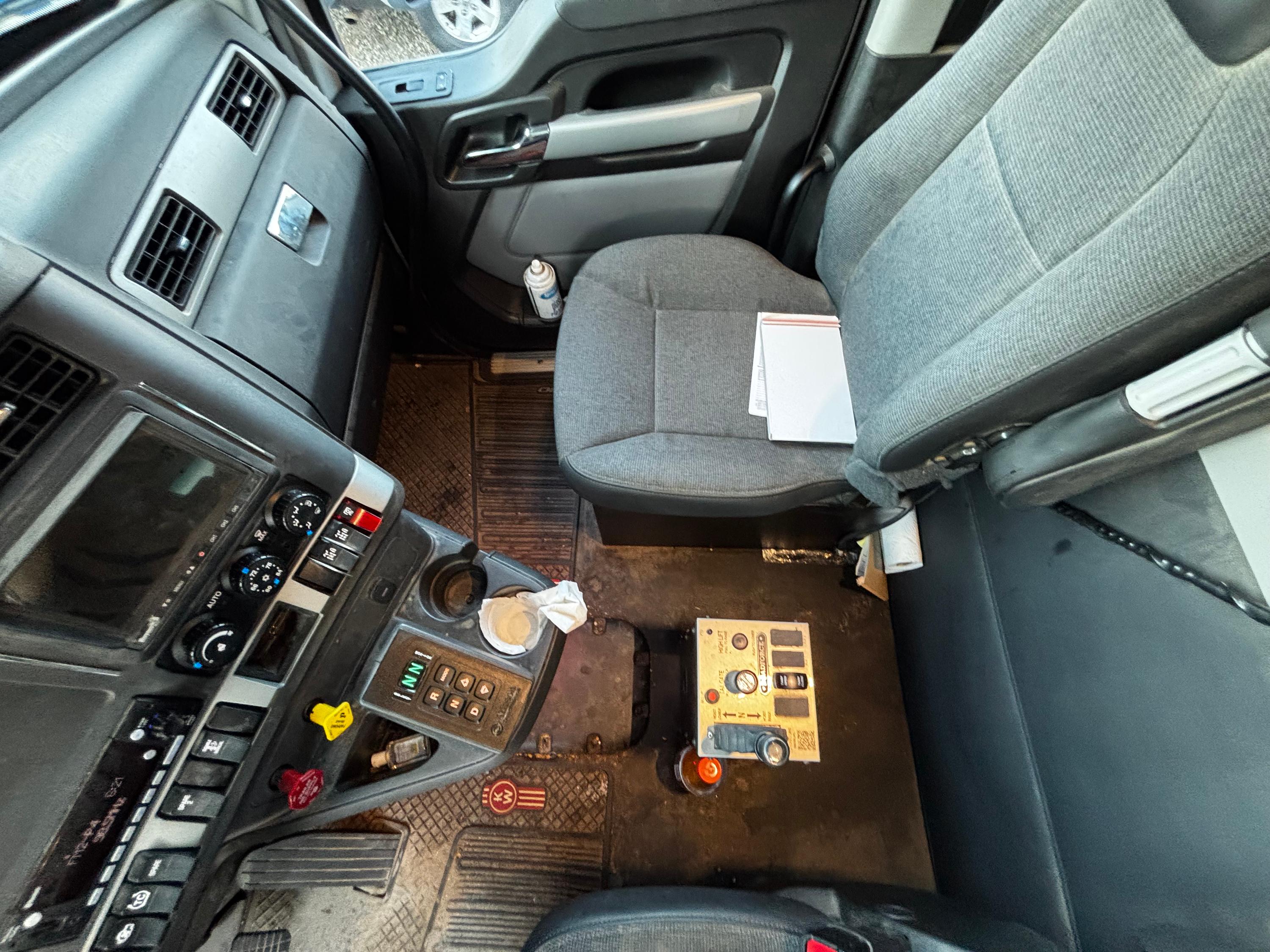 2026 Kenworth T880 Dump Truck (G82) - image 17