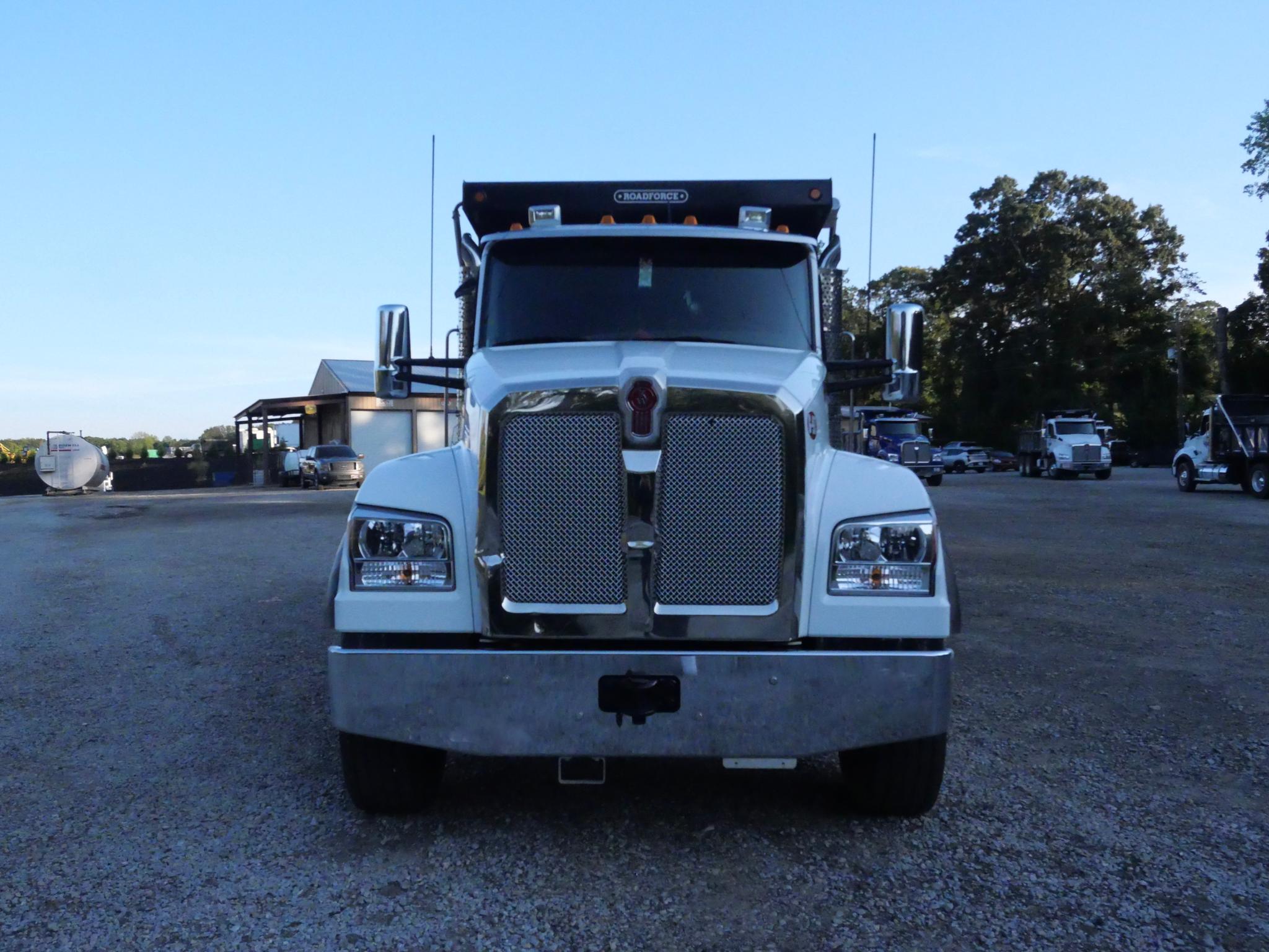 2026 Kenworth T880 Dump Truck (G97) - image 4