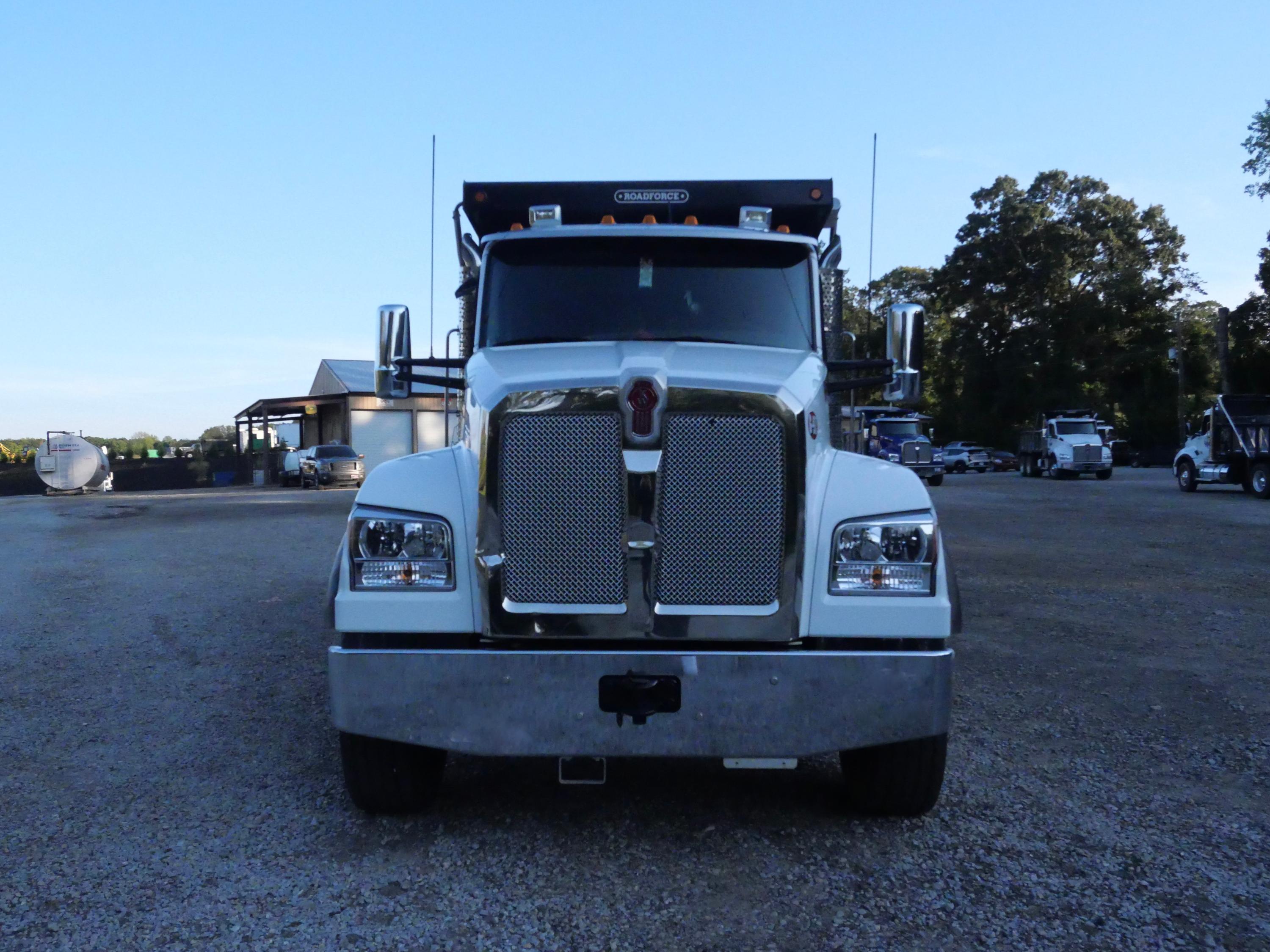 2026 Kenworth T880 Dump Truck (G97) - image 4