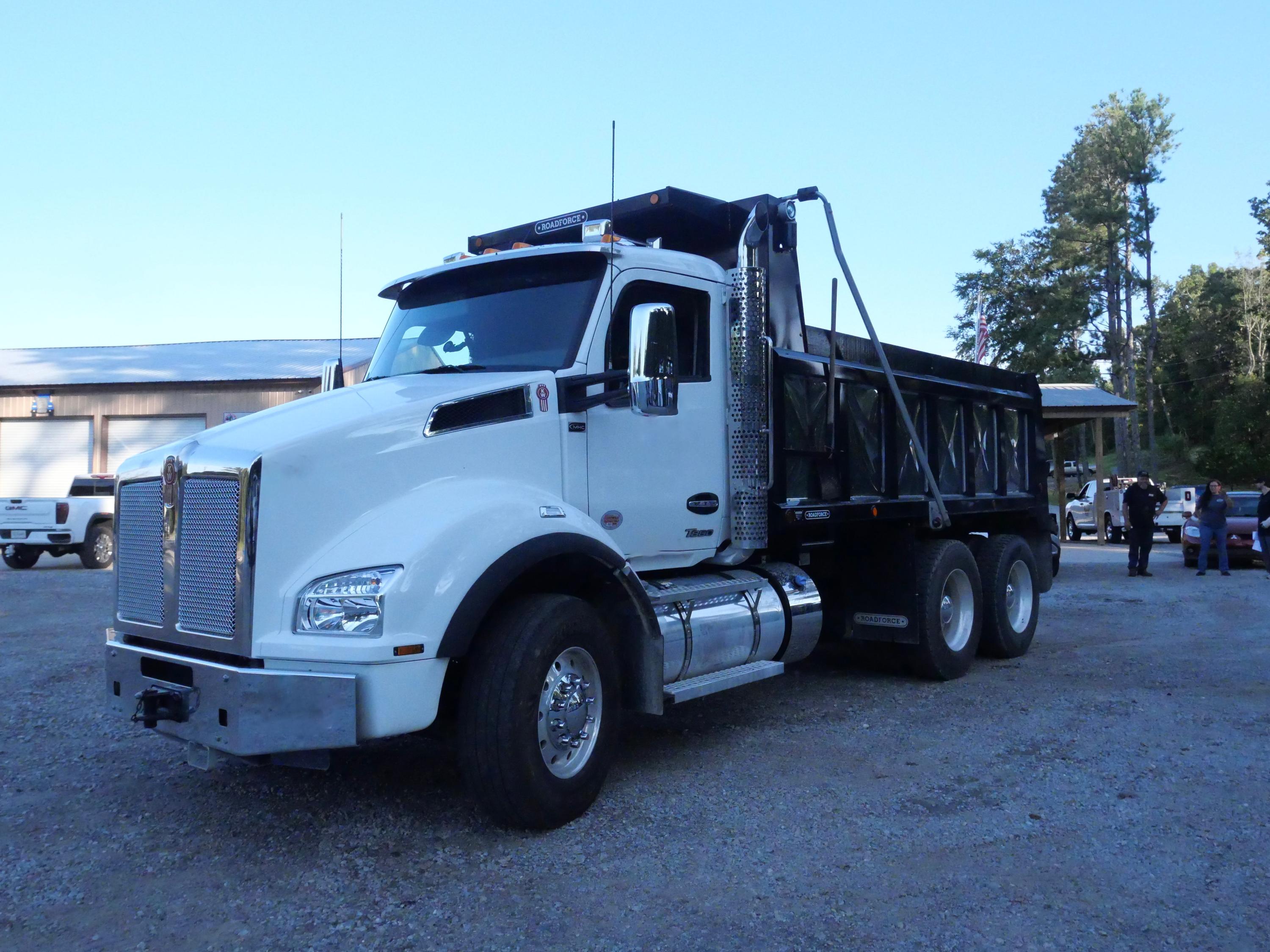 2026 Kenworth T880 Dump Truck (G82) - image 3