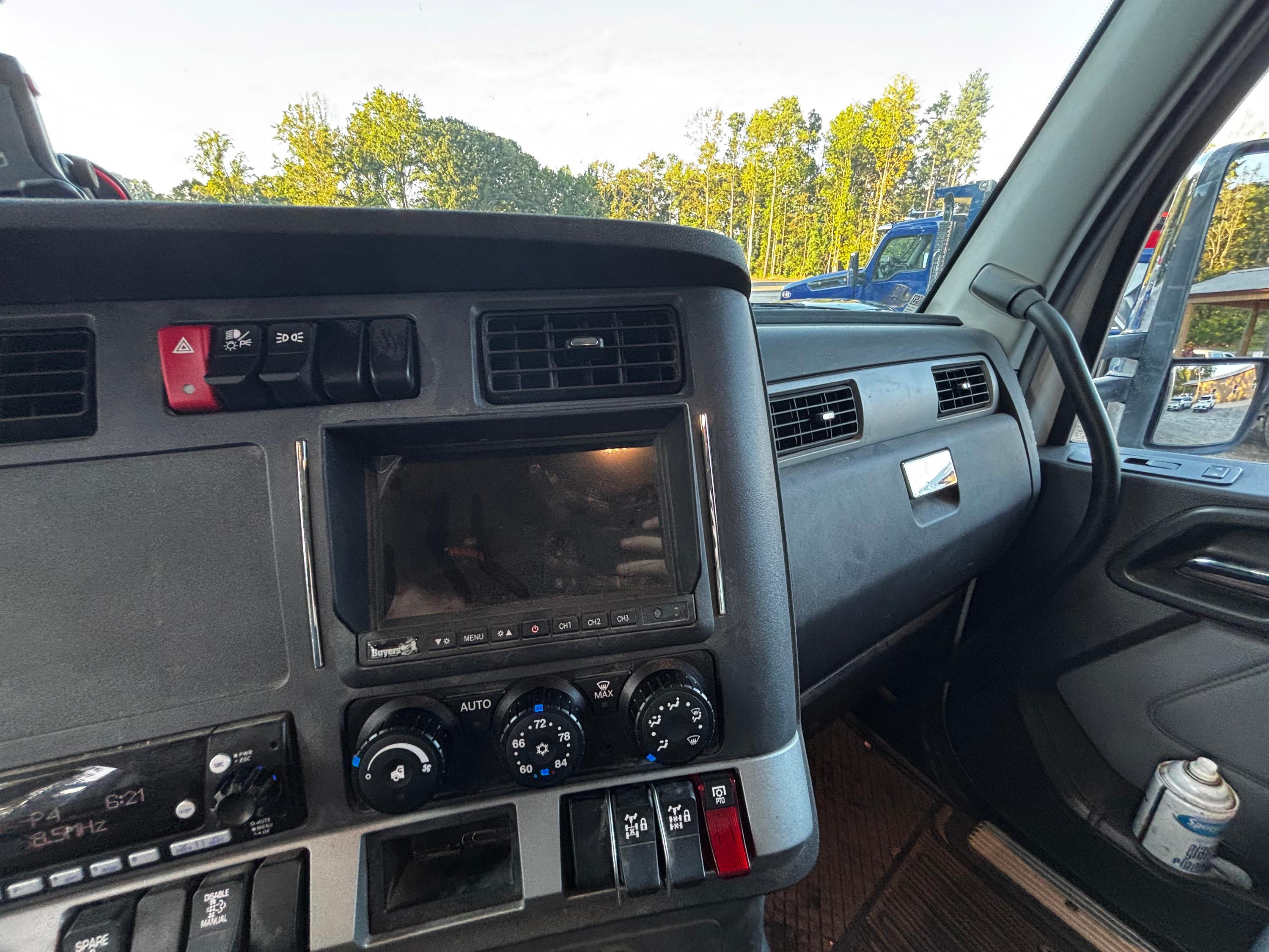 2026 Kenworth T880 Dump Truck (G82) - image 15