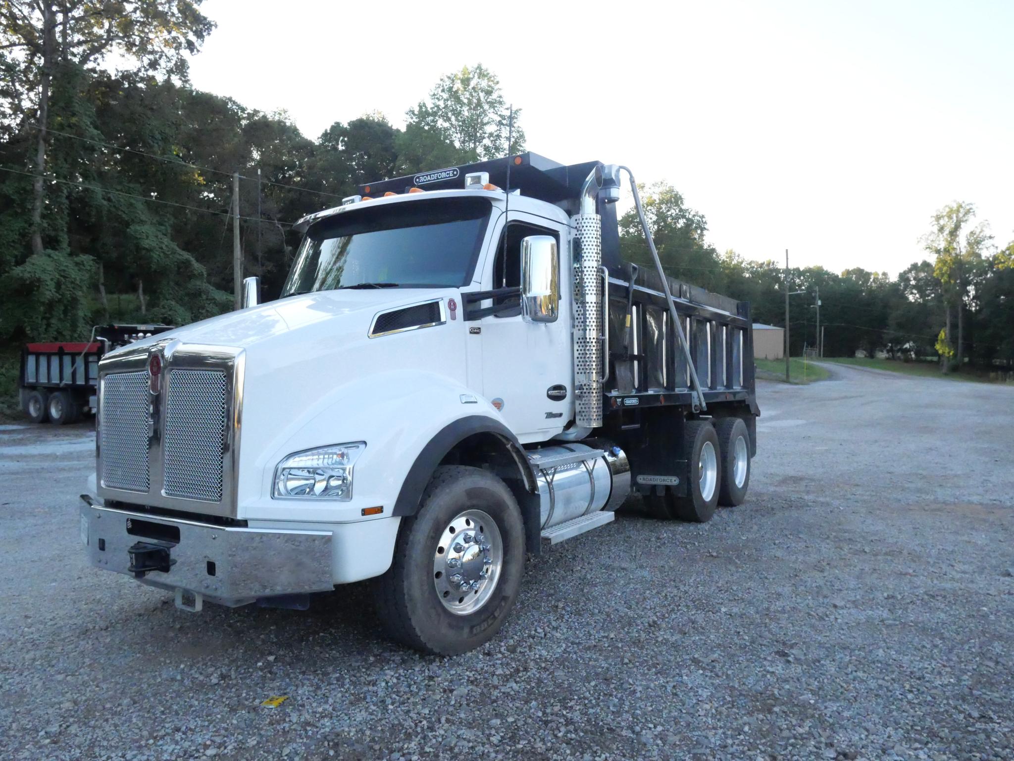 2026 Kenworth T880 Dump Truck (G81) - image 3