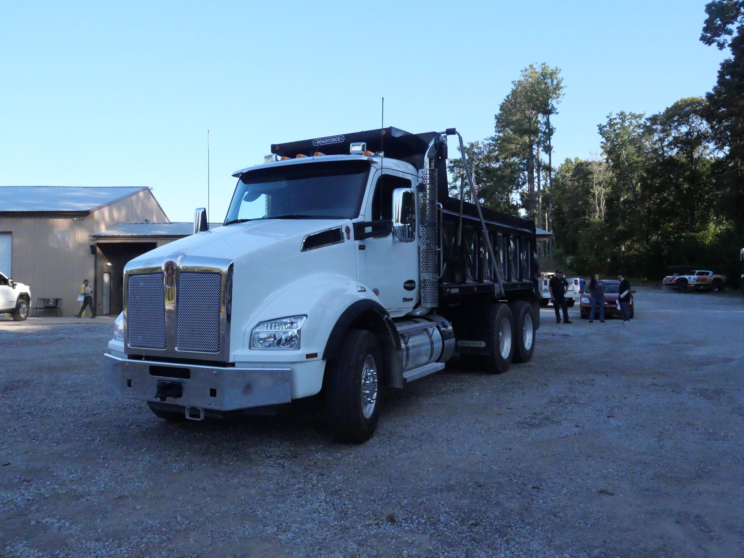 2026 Kenworth T880 Dump Truck (G82) - image 7