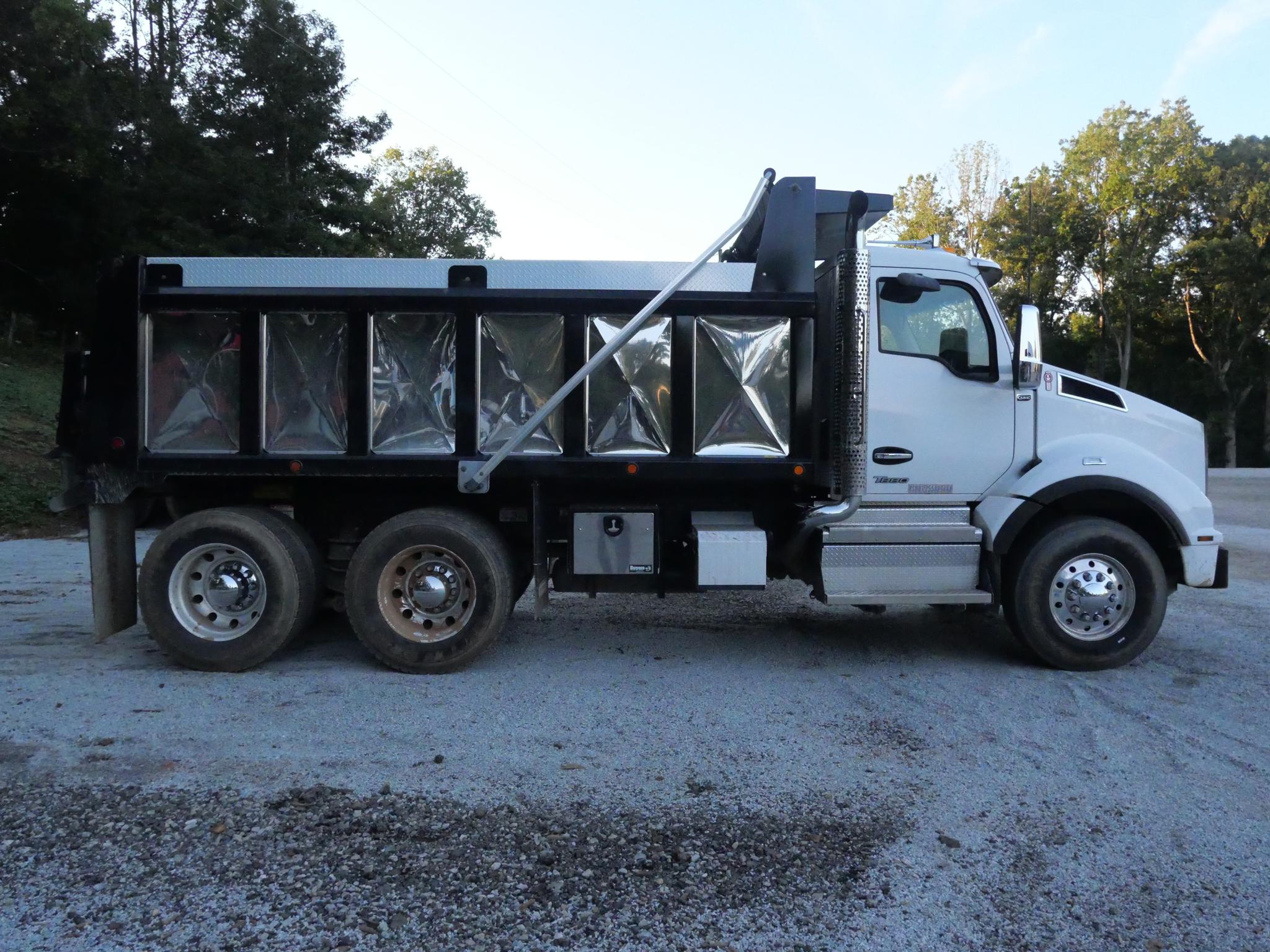 2026 Kenworth T880 Dump Truck (G127) - image 5