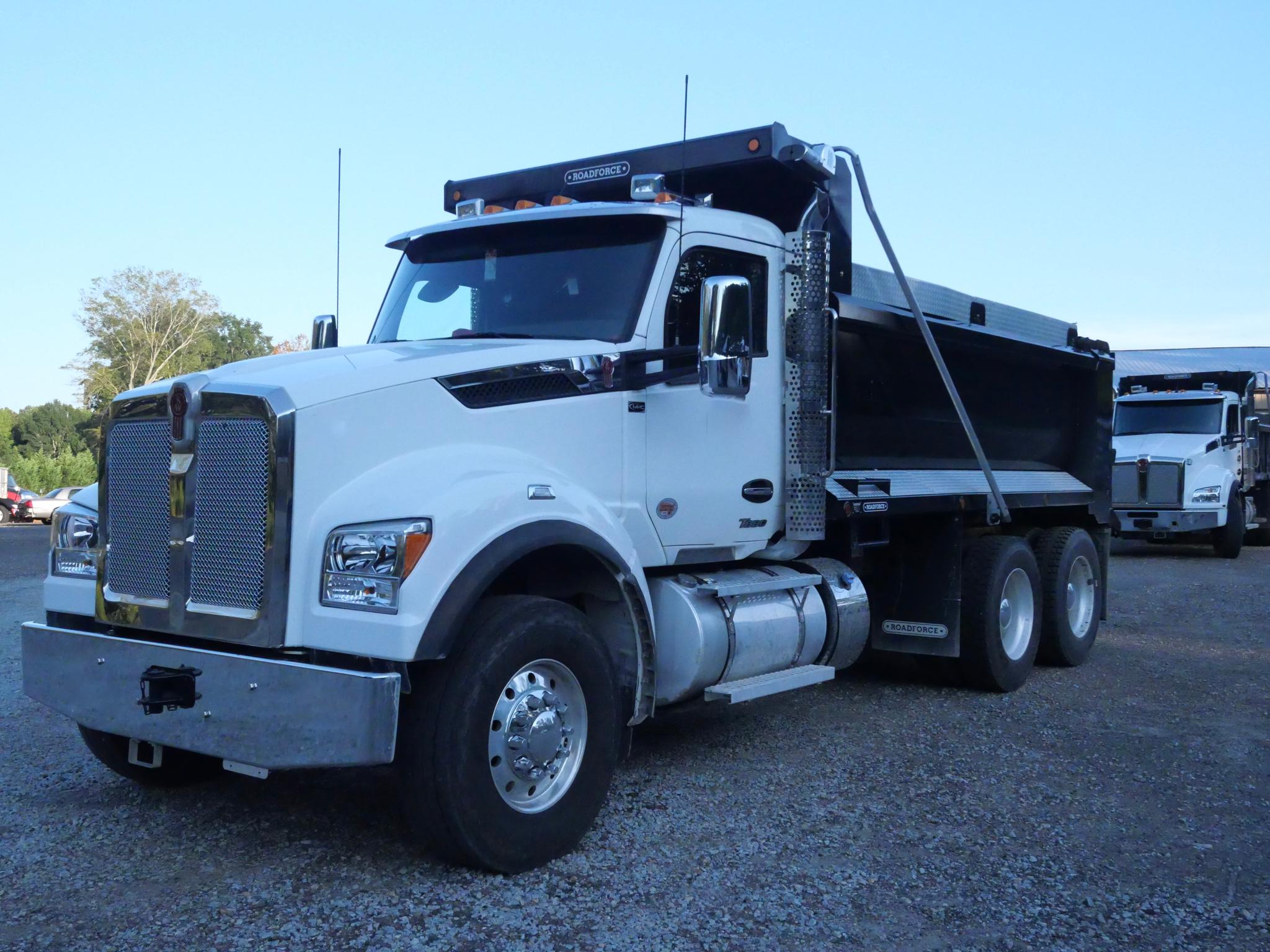 2026 Kenworth T880 Dump Truck (G97) - image 2