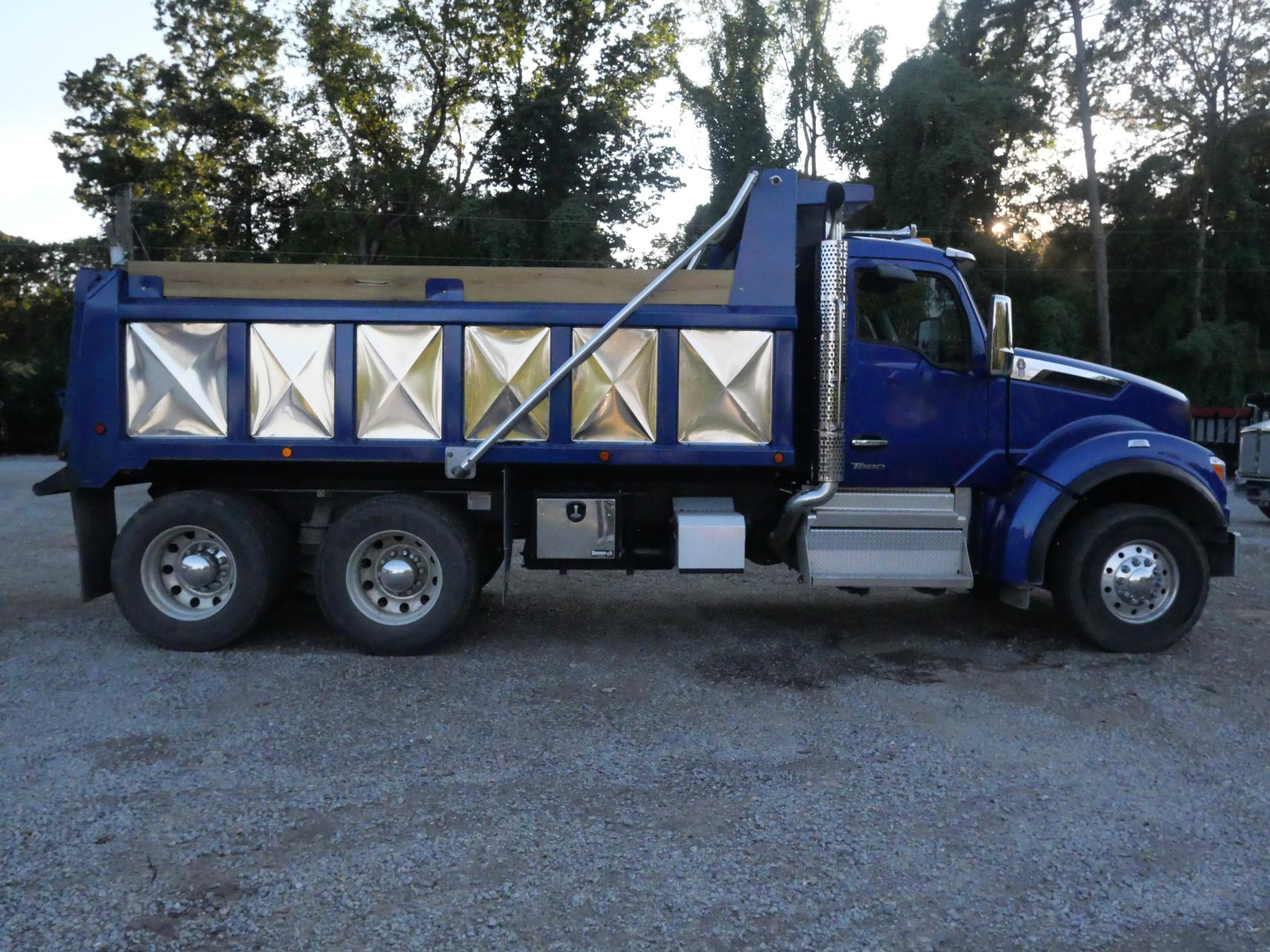 2026 Kenworth T880 Dump Truck (G99) - image 4
