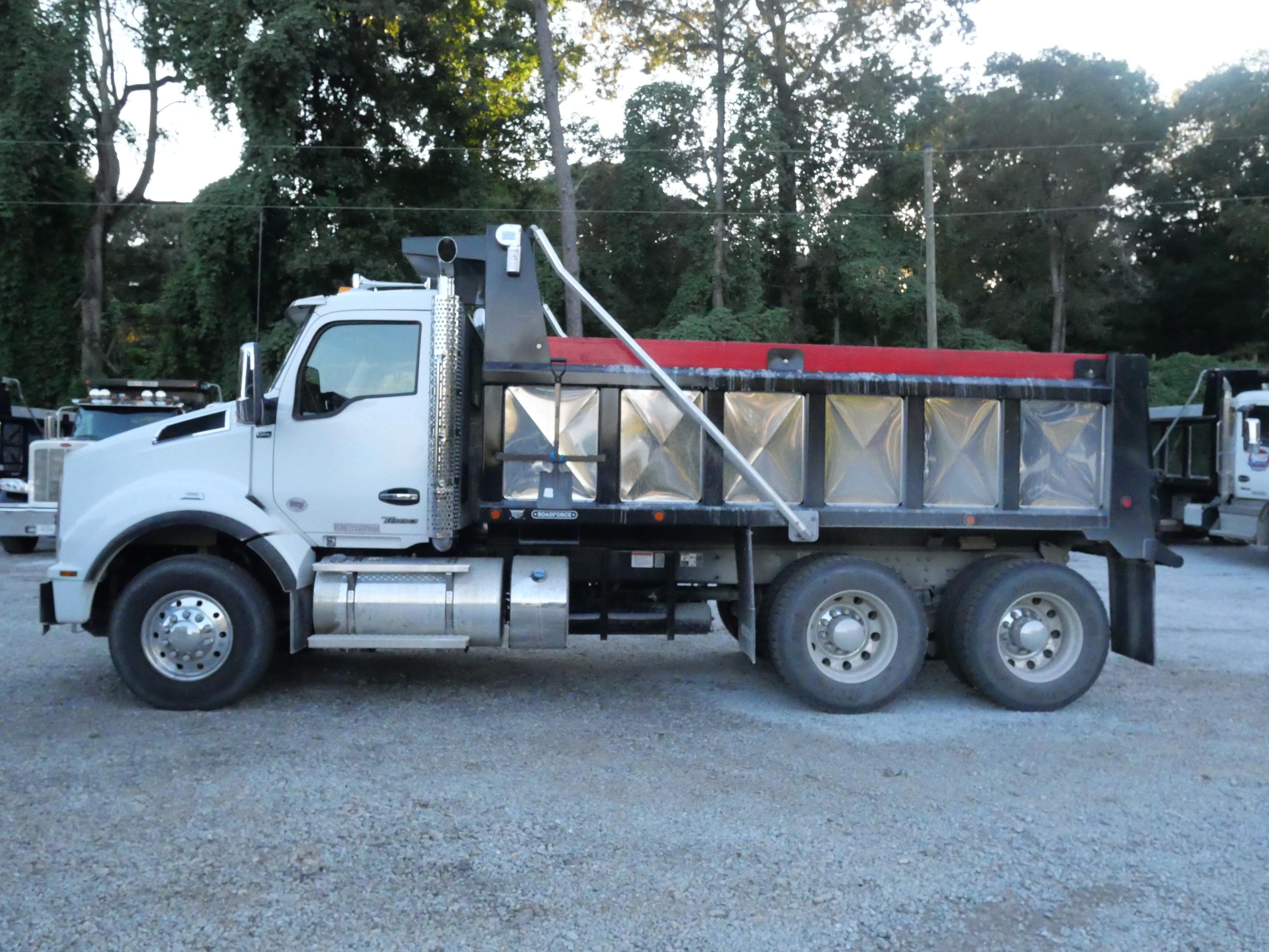 2026 Kenworth T880 Dump Truck (G83) - image 5