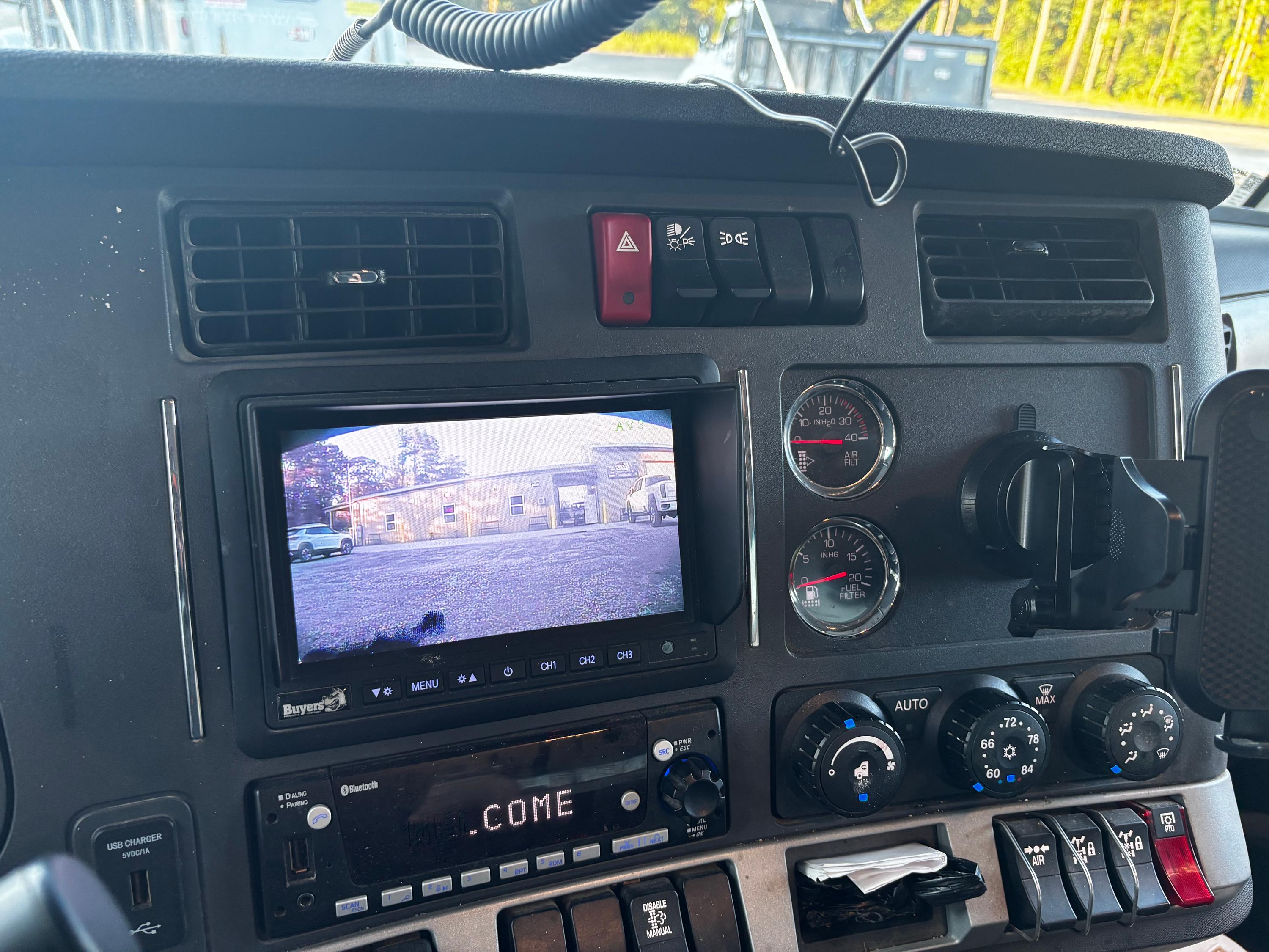 2026 Kenworth T880 Dump Truck (G99) - image 10