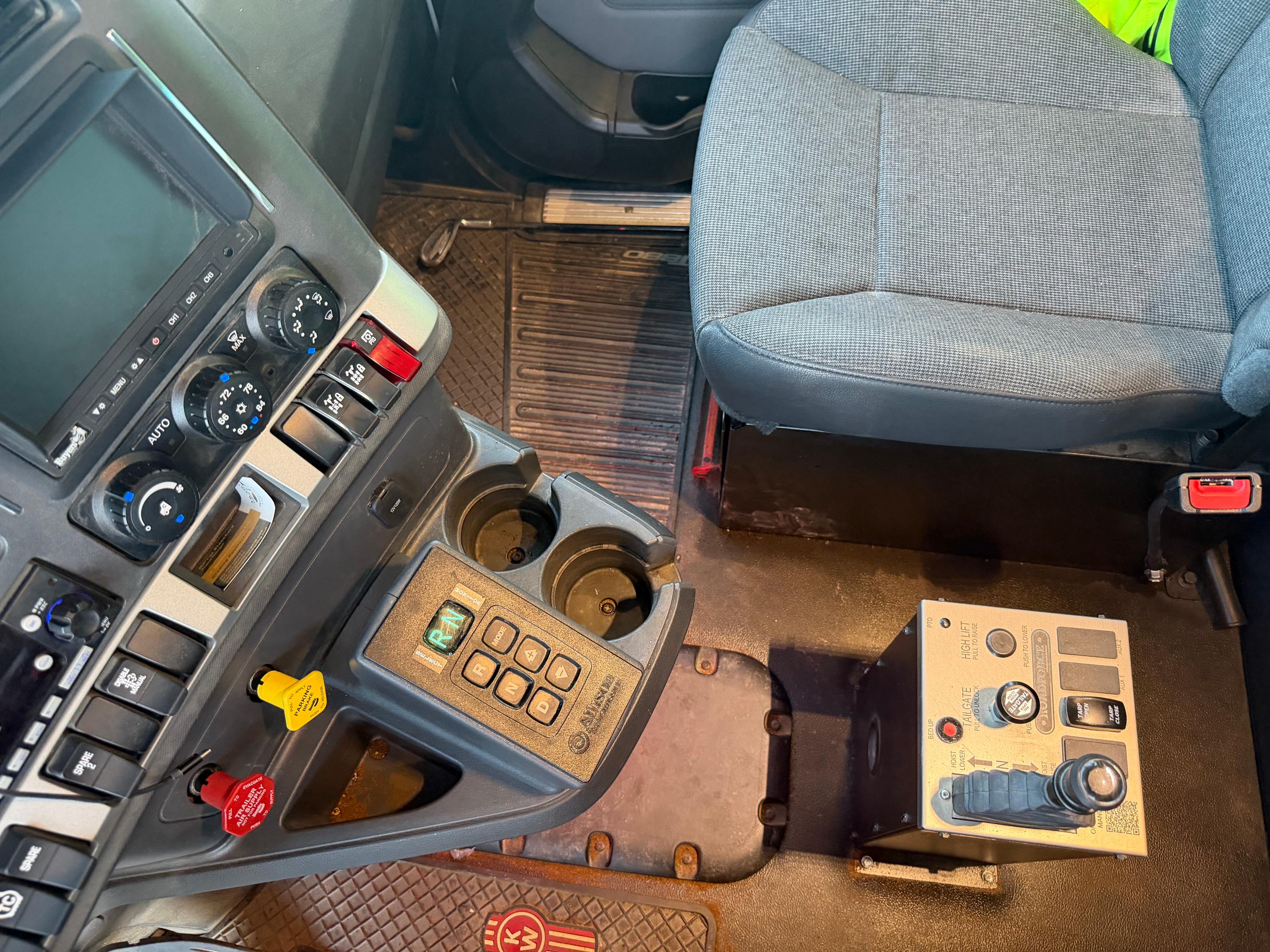 2026 Kenworth T880 Dump Truck (G81) - image 14