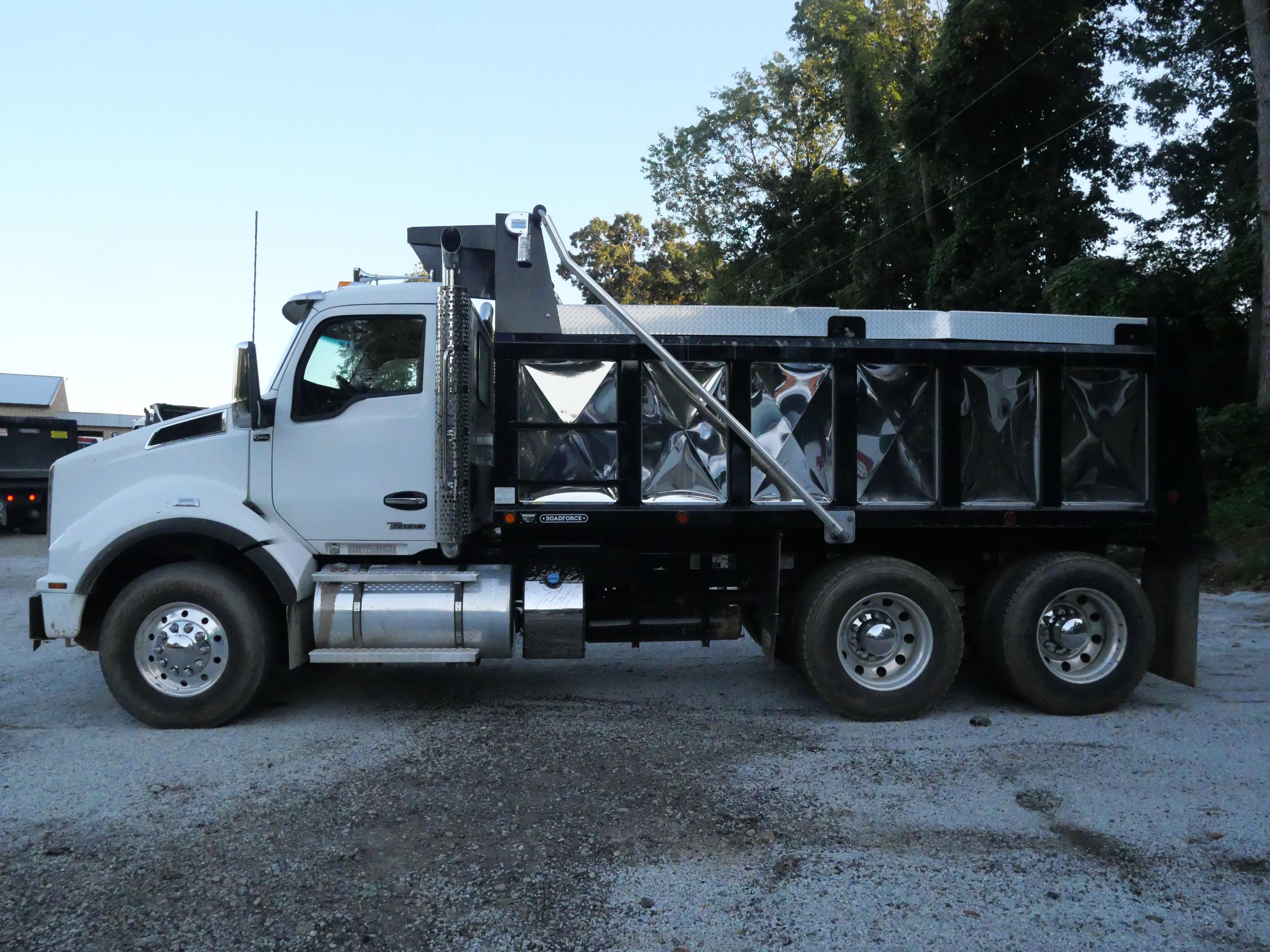 2026 Kenworth T880 Dump Truck (G127) - image 4