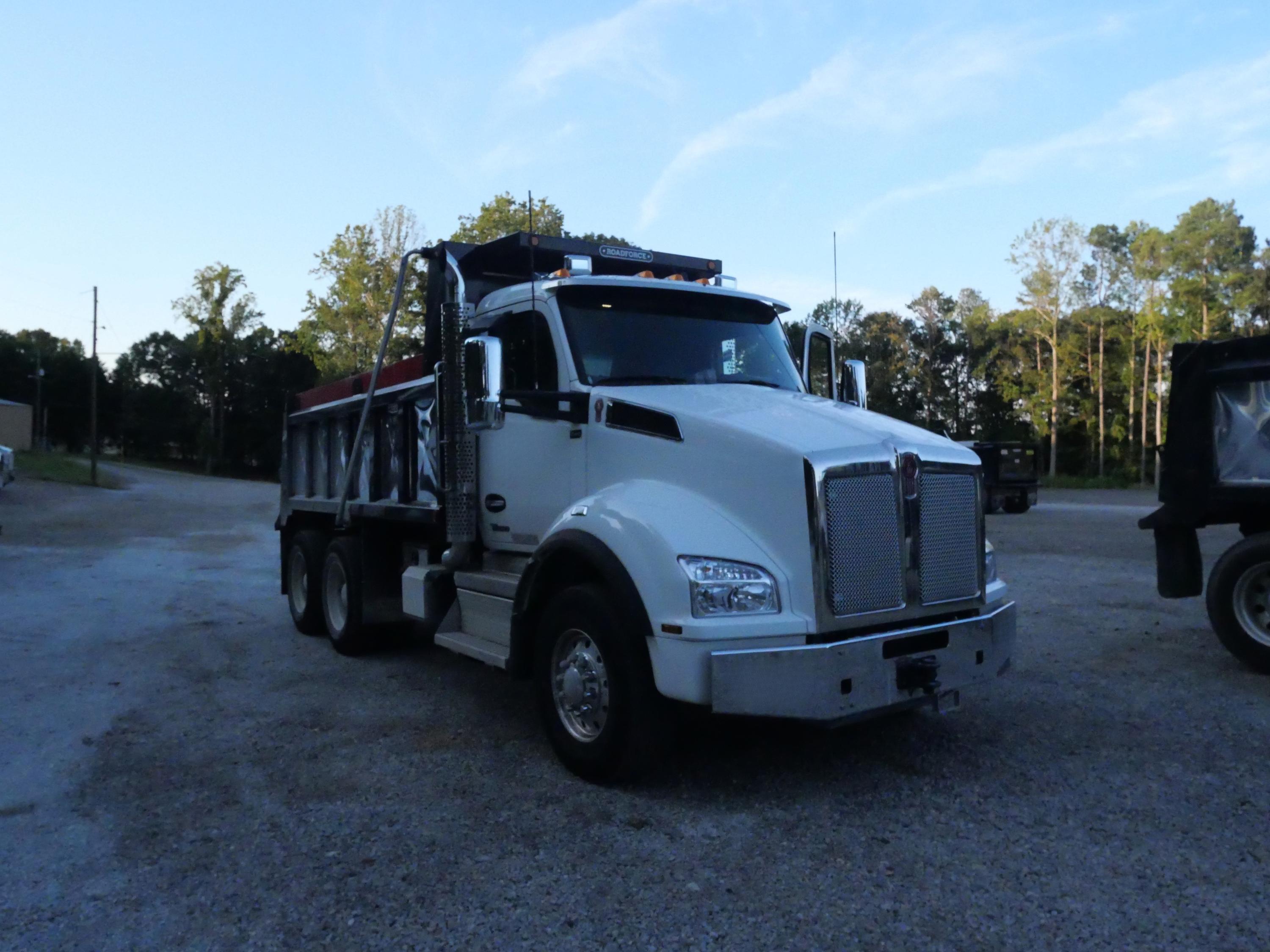 2026 Kenworth T880 Dump Truck (G83) - image 3