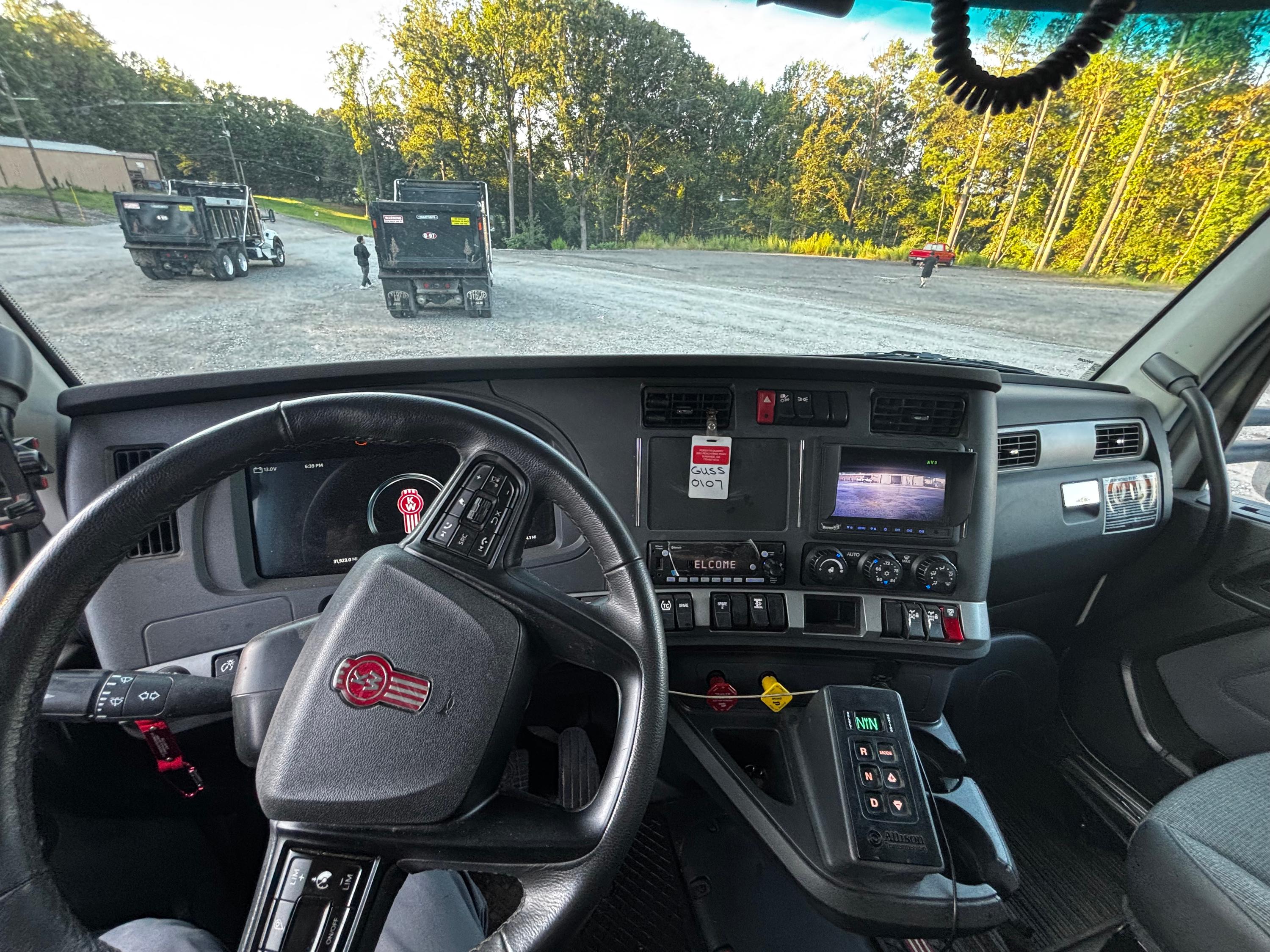 2026 Kenworth T880 Dump Truck (G107) - image 10