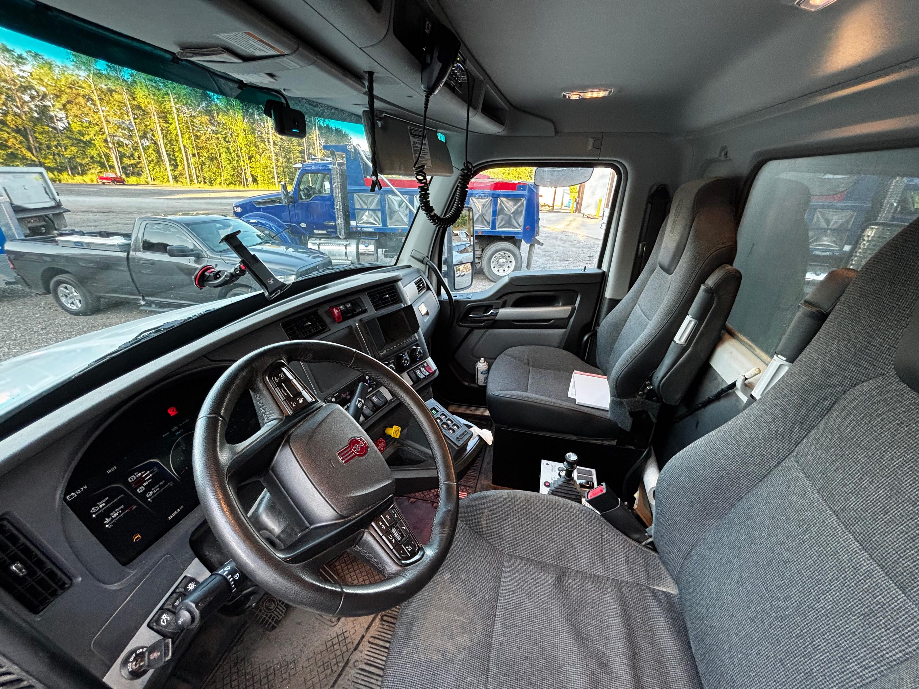 2026 Kenworth T880 Dump Truck (G82) - image 13