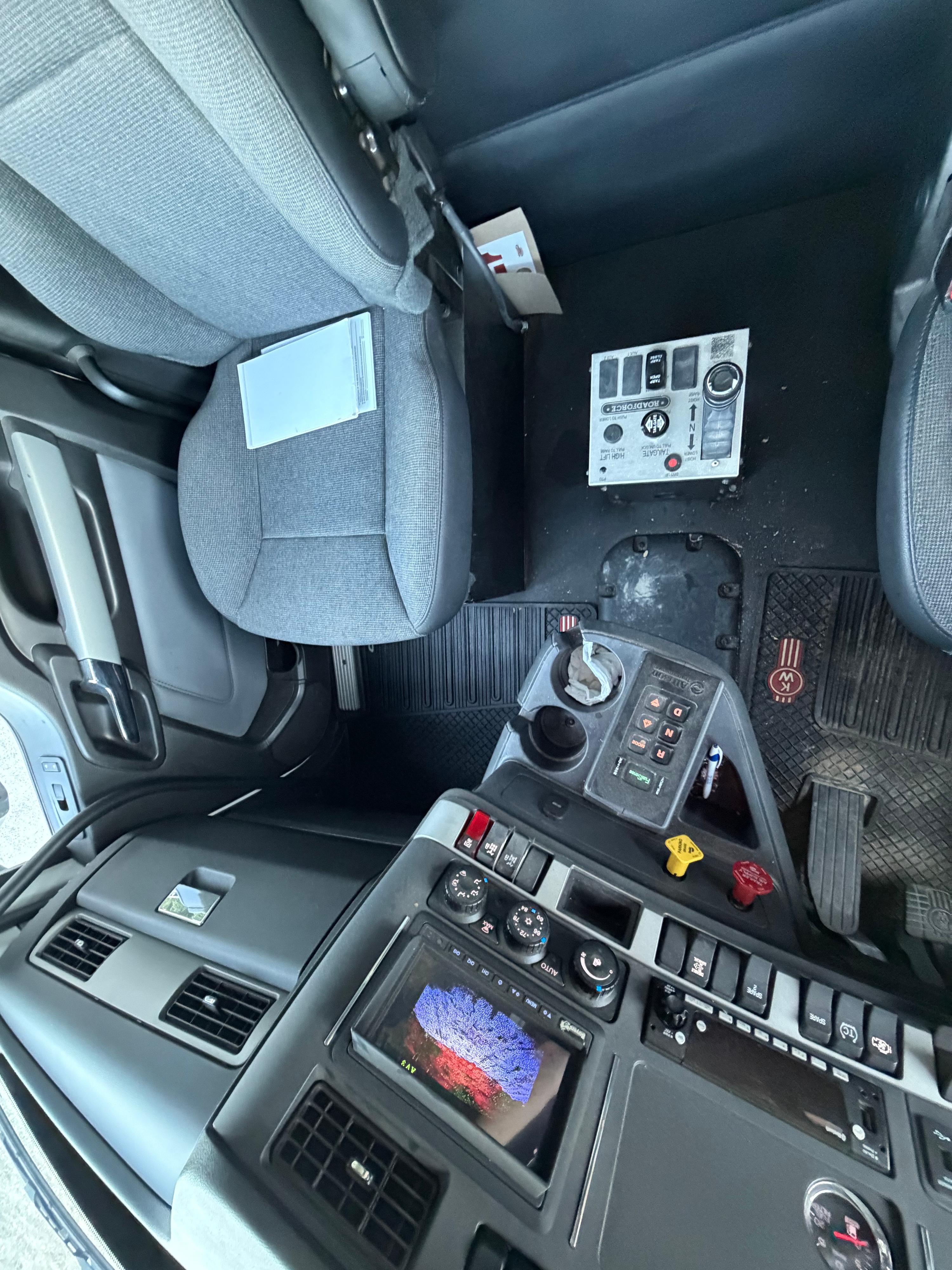 2026 Kenworth T880 Dump Truck (G127) - image 10