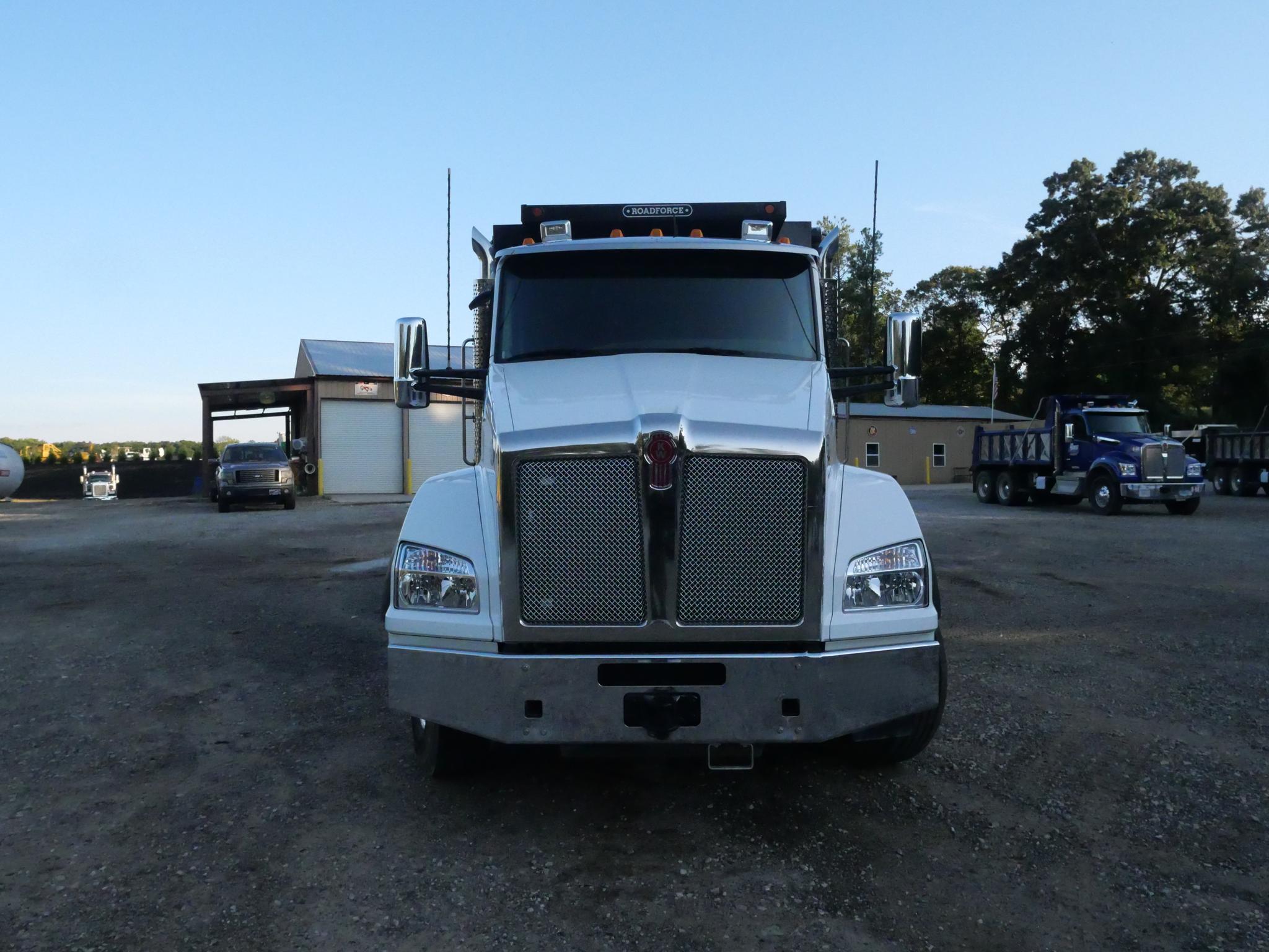 2026 Kenworth T880 Dump Truck (G107) - image 4
