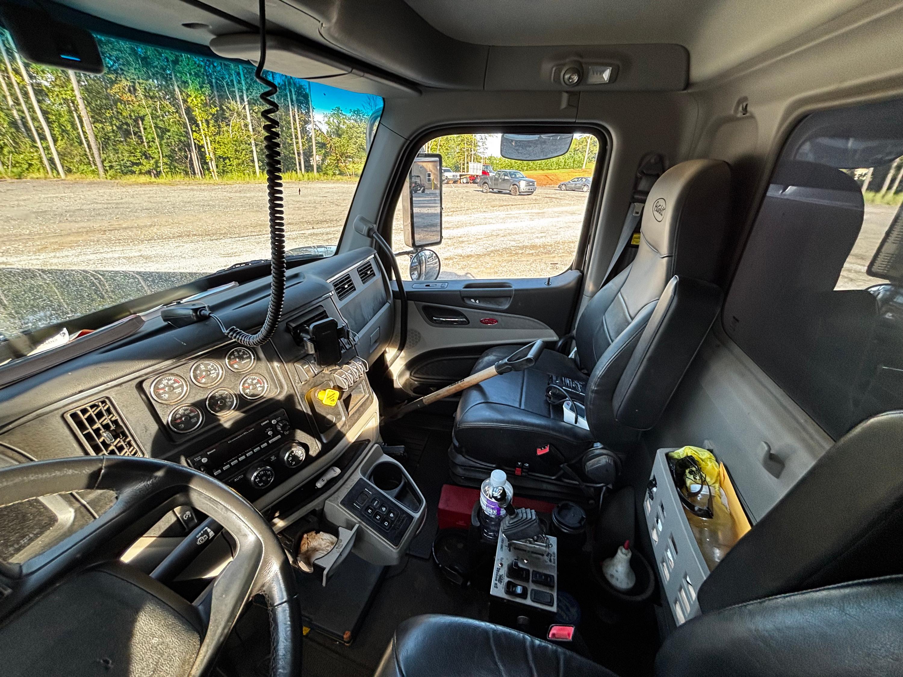 2025 Peterbilt 589 Dump Truck (G110) - image 11