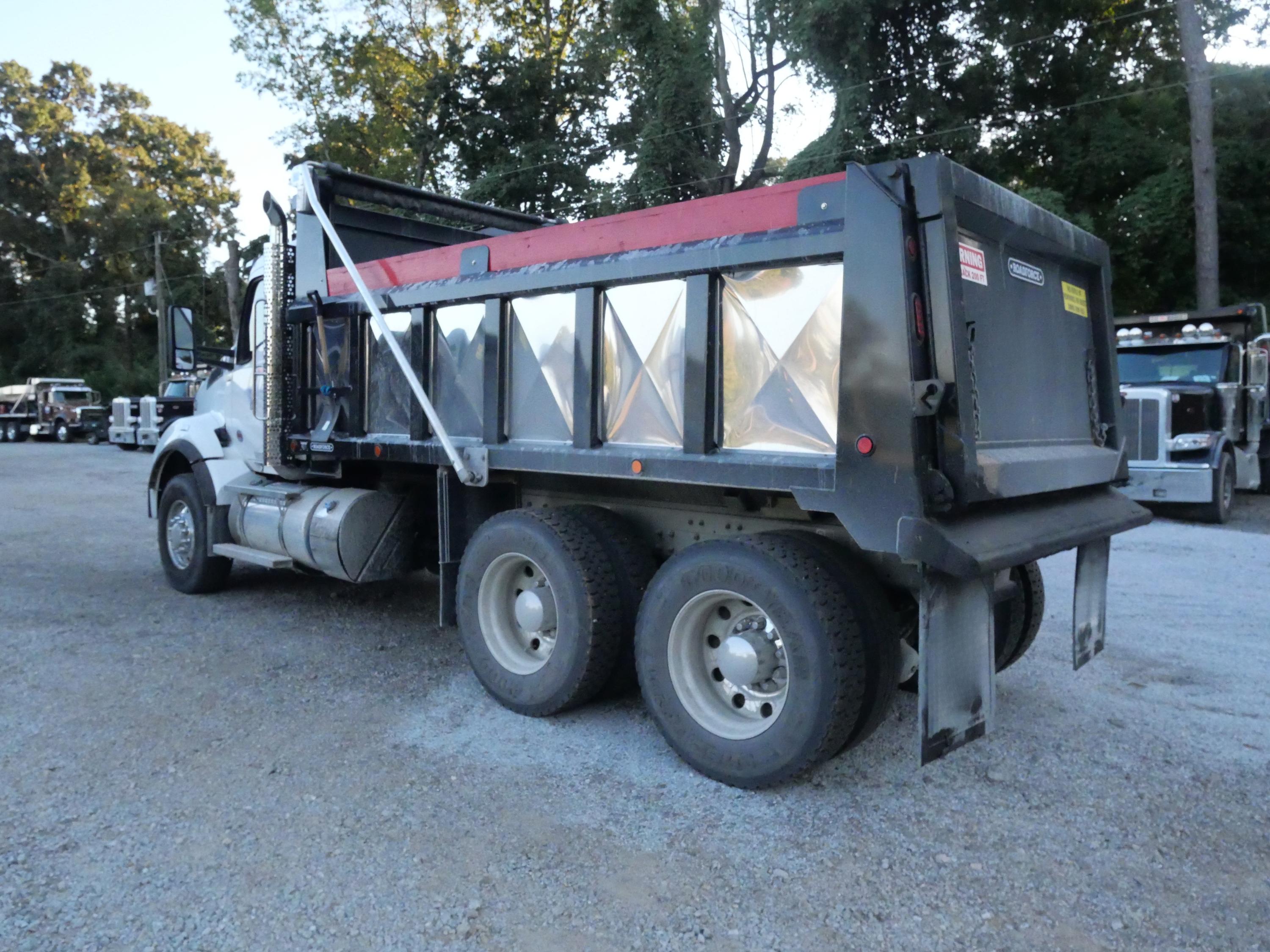 2026 Kenworth T880 Dump Truck (G83) - image 7
