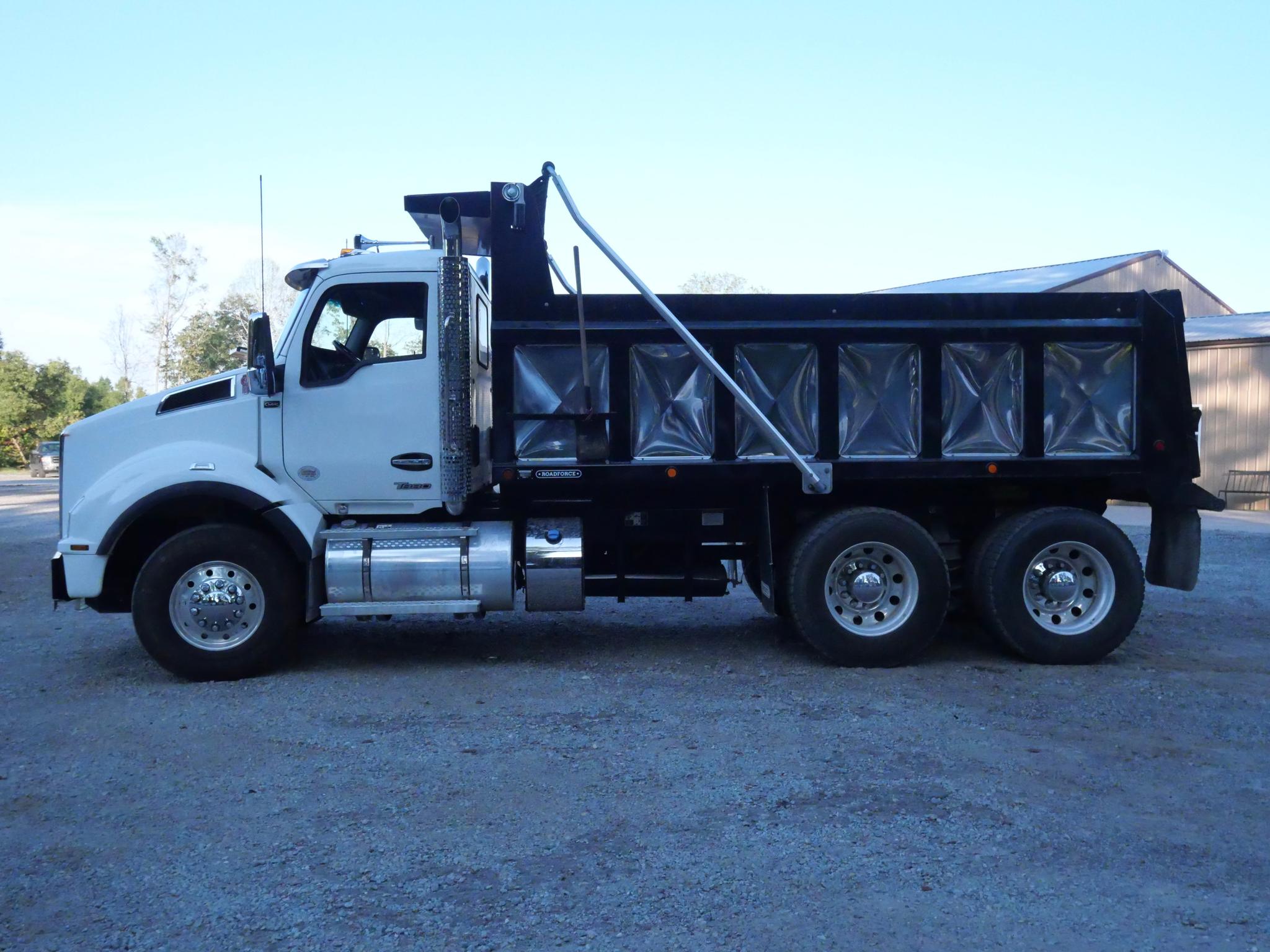 2026 Kenworth T880 Dump Truck (G82) - image 5