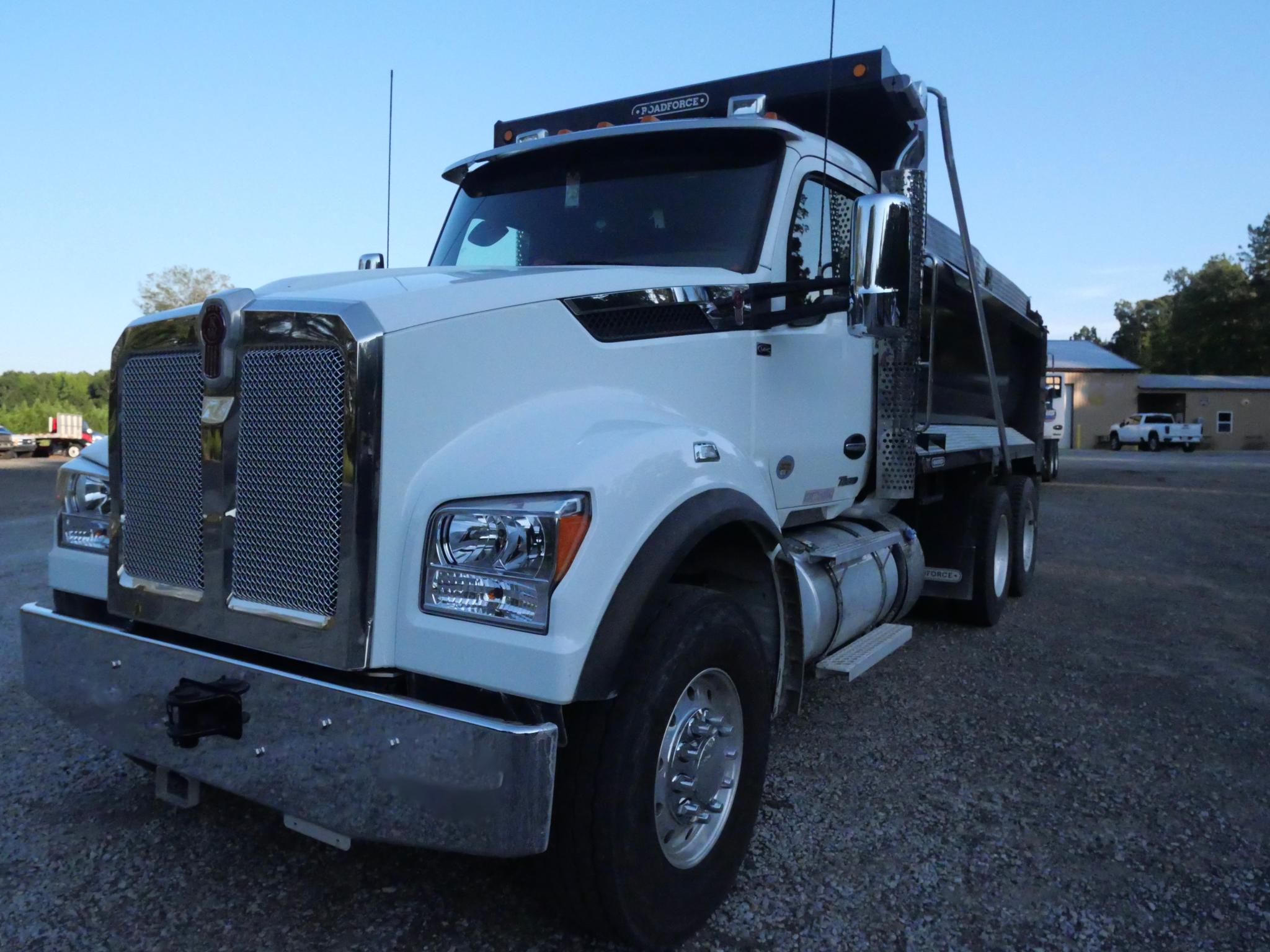 2026 Kenworth T880 Dump Truck (G97) - image 5