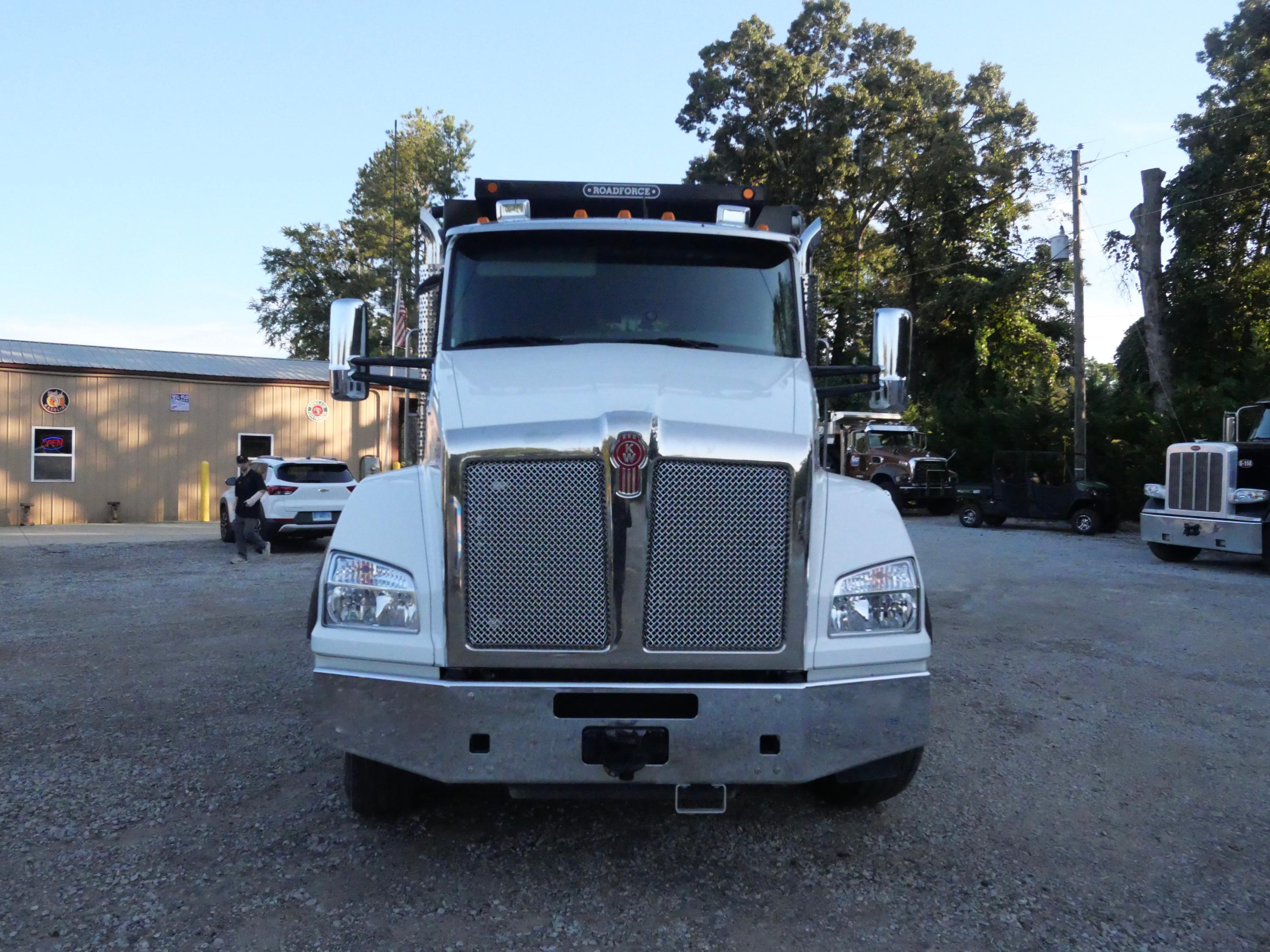 2026 Kenworth T880 Dump Truck (G82) - image 2