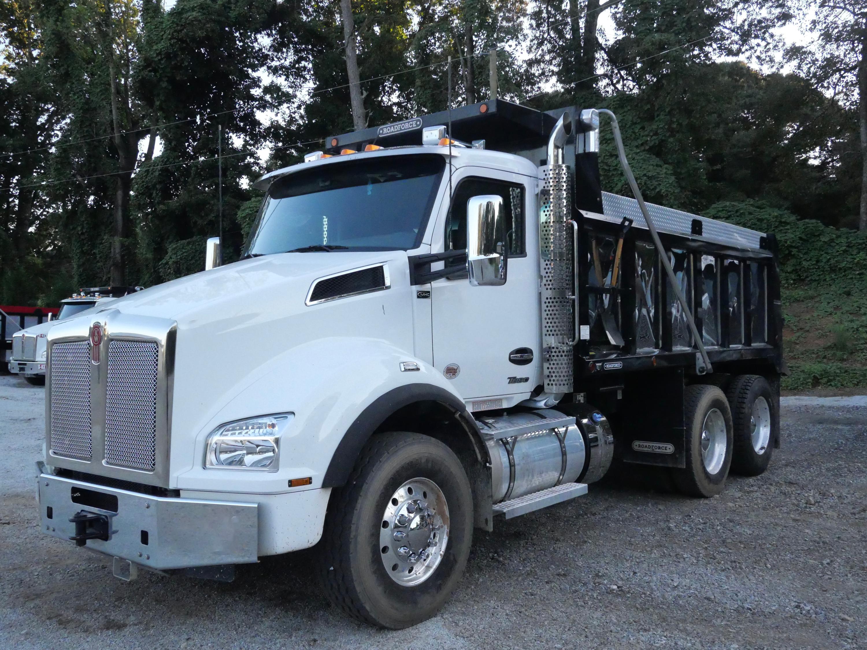 2026 Kenworth T880 Dump Truck (G126) - image 2