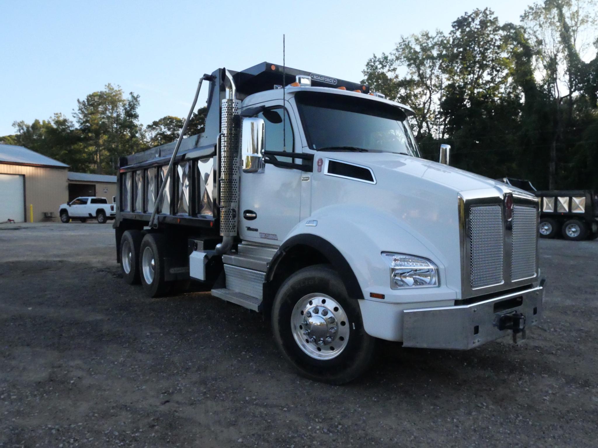 2026 Kenworth T880 Dump Truck (G107) - image 2
