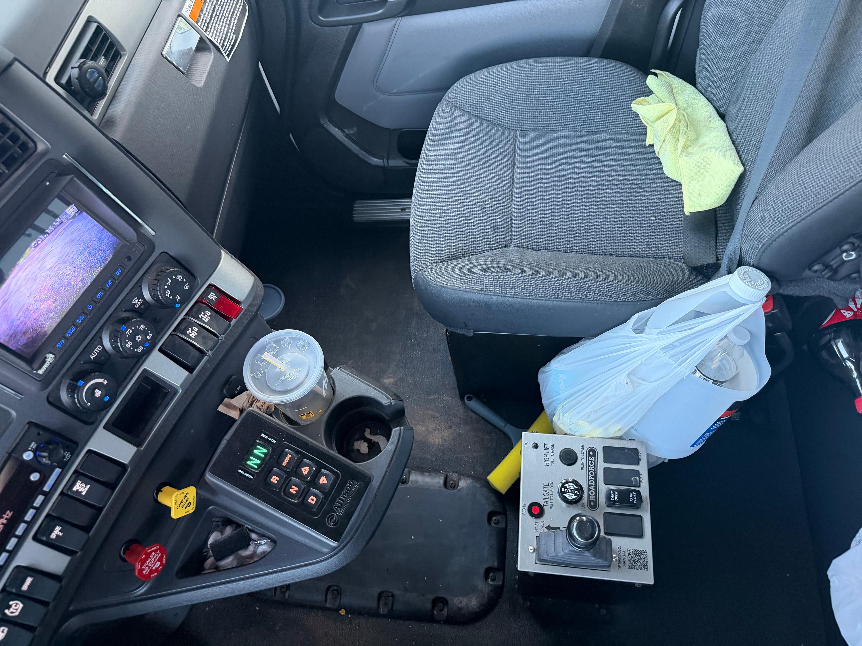 2026 Kenworth T880 Dump Truck (G83) - image 11